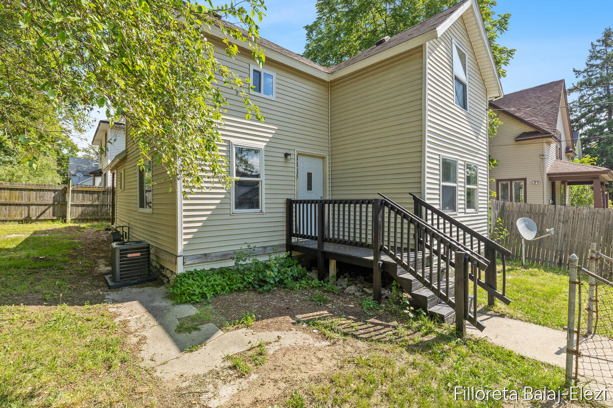 1115 Baxter Street SE Grand Rapids MI 49507