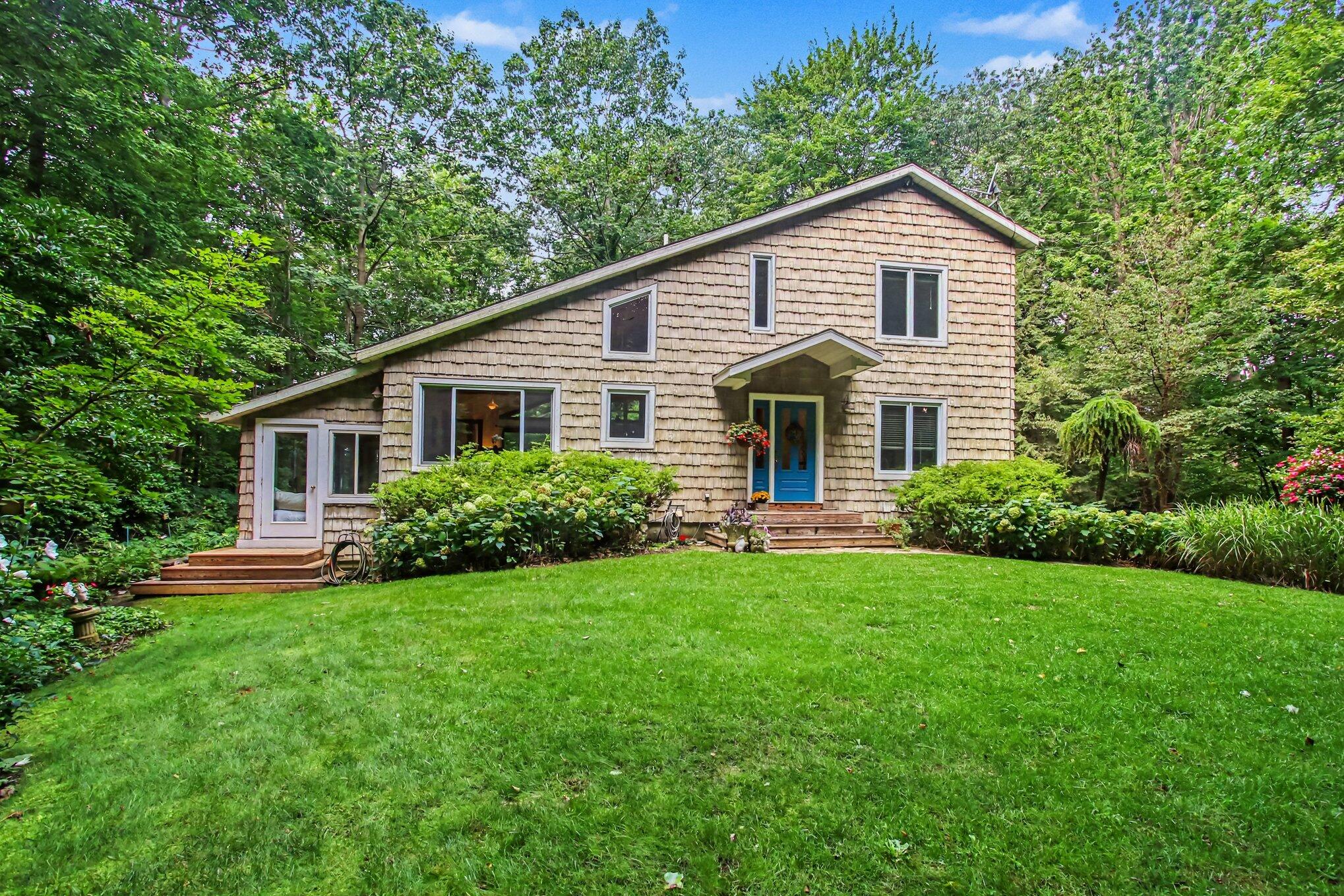 1735 N Darling Lane Fennville MI 49408