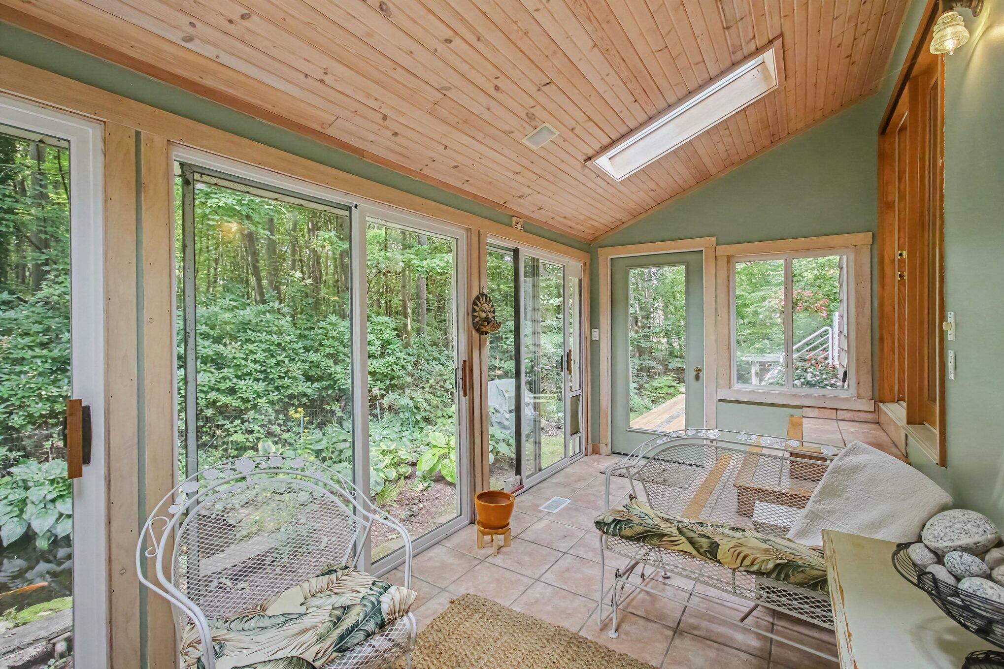 1735 N Darling Lane Fennville MI 49408