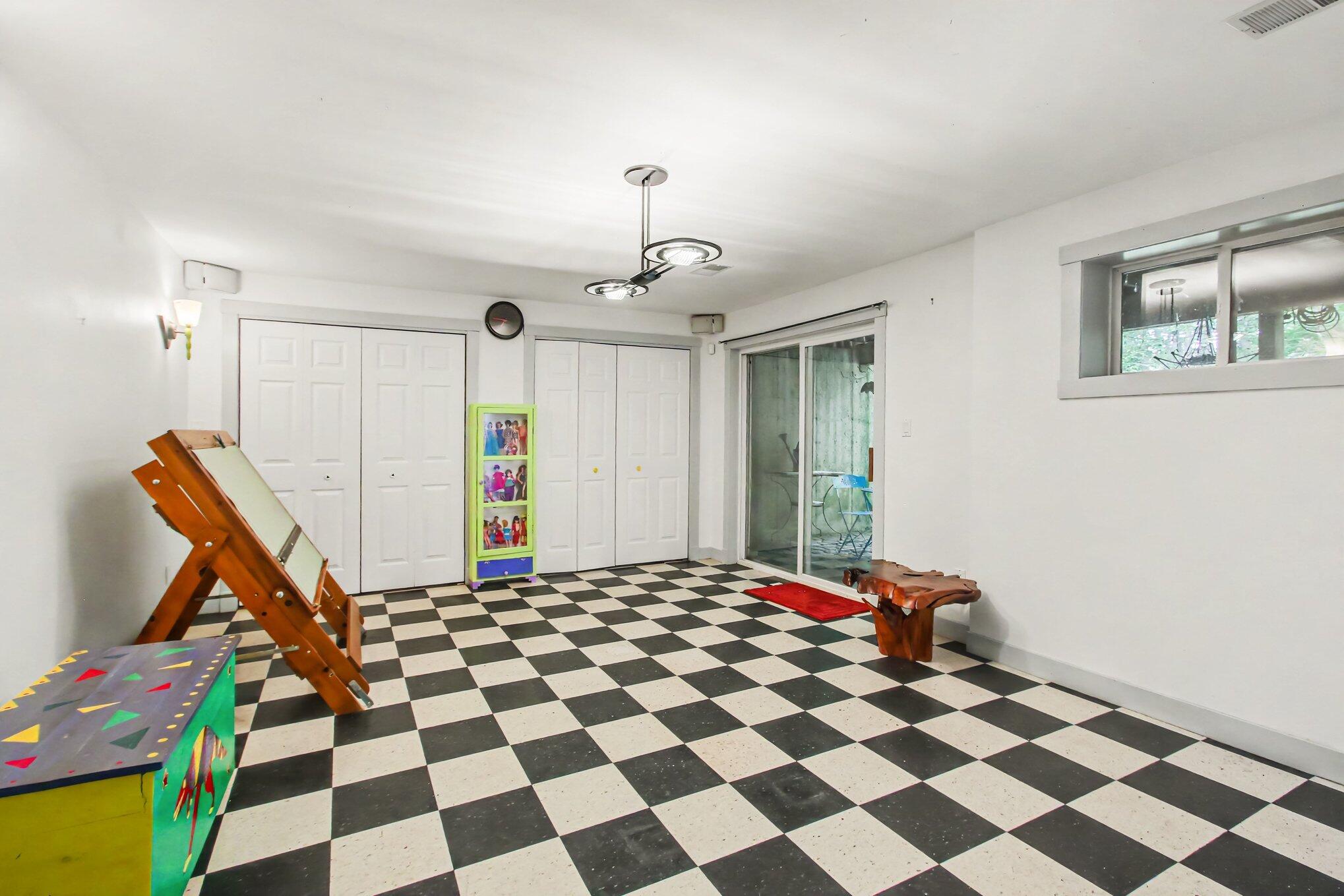 1735 N Darling Lane Fennville MI 49408