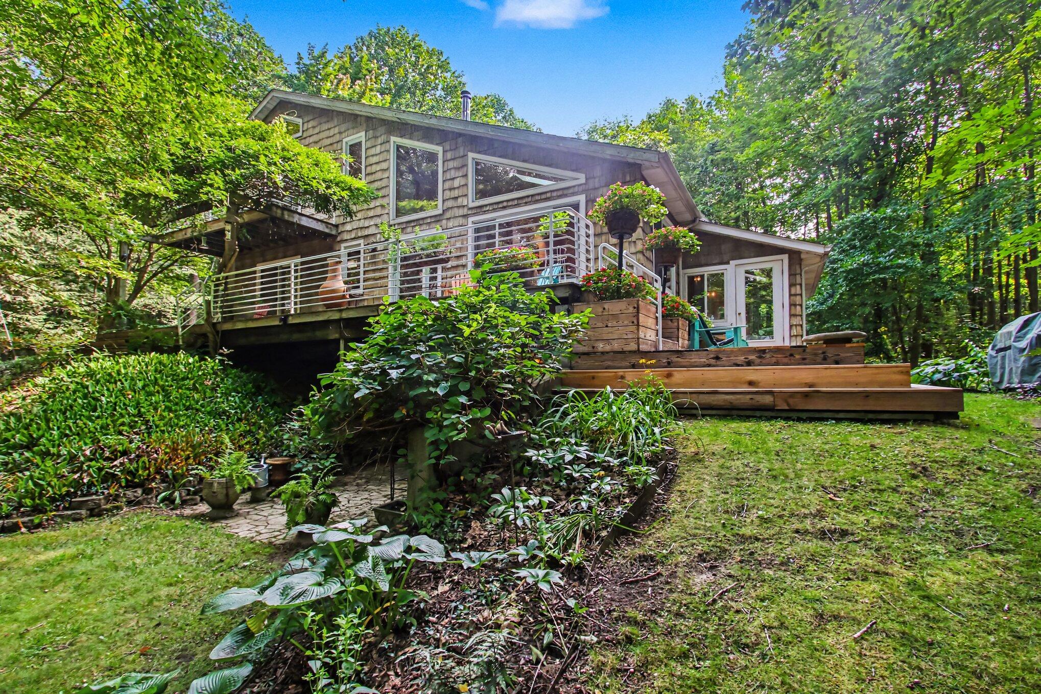 1735 N Darling Lane Fennville MI 49408