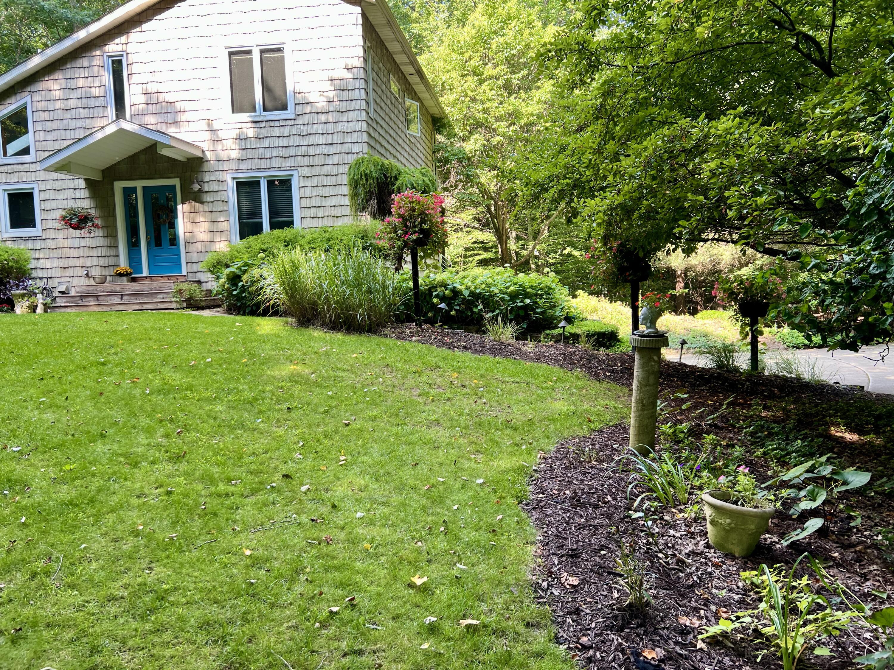 1735 N Darling Lane Fennville MI 49408