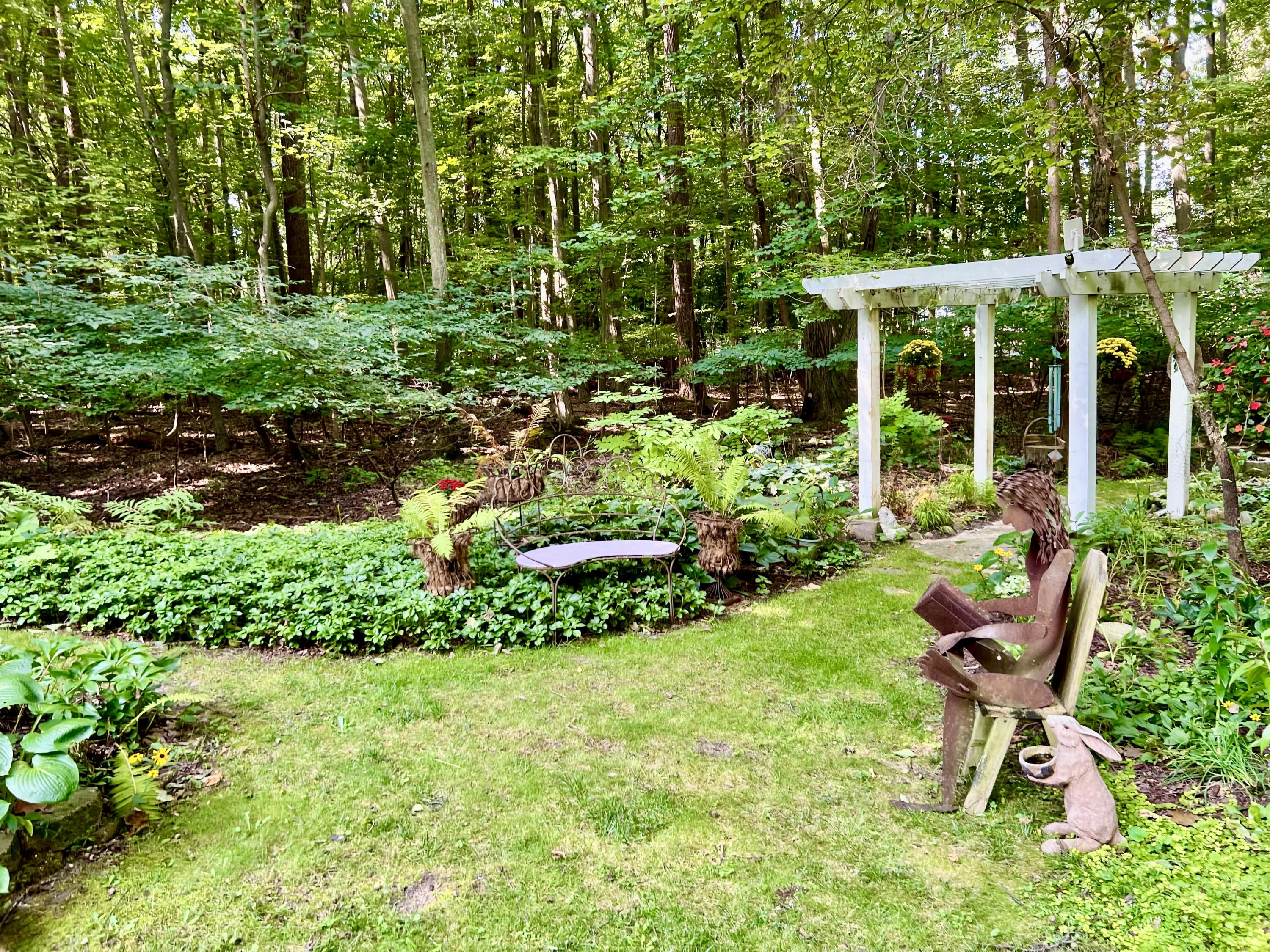 1735 N Darling Lane Fennville MI 49408