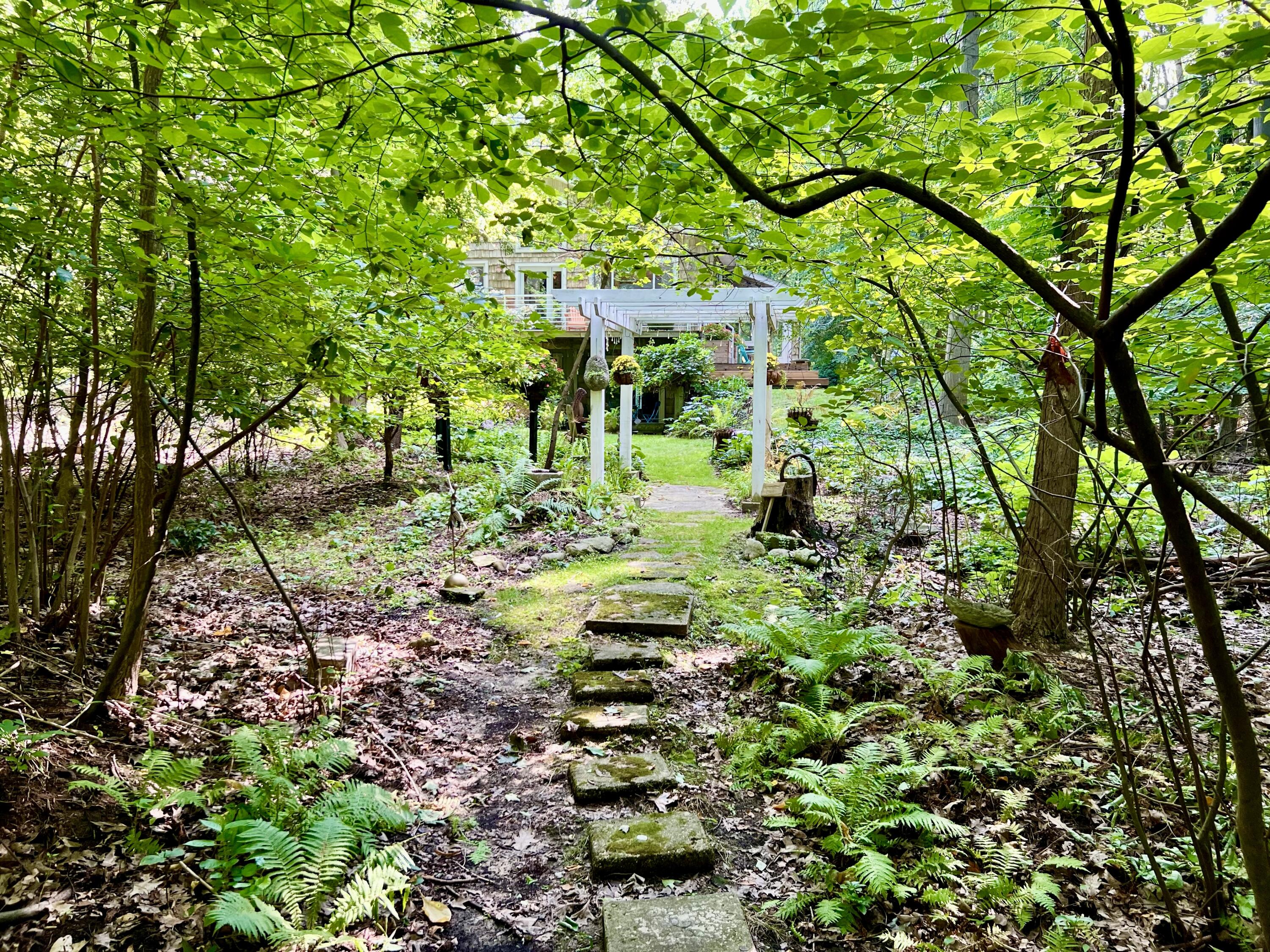 1735 N Darling Lane Fennville MI 49408