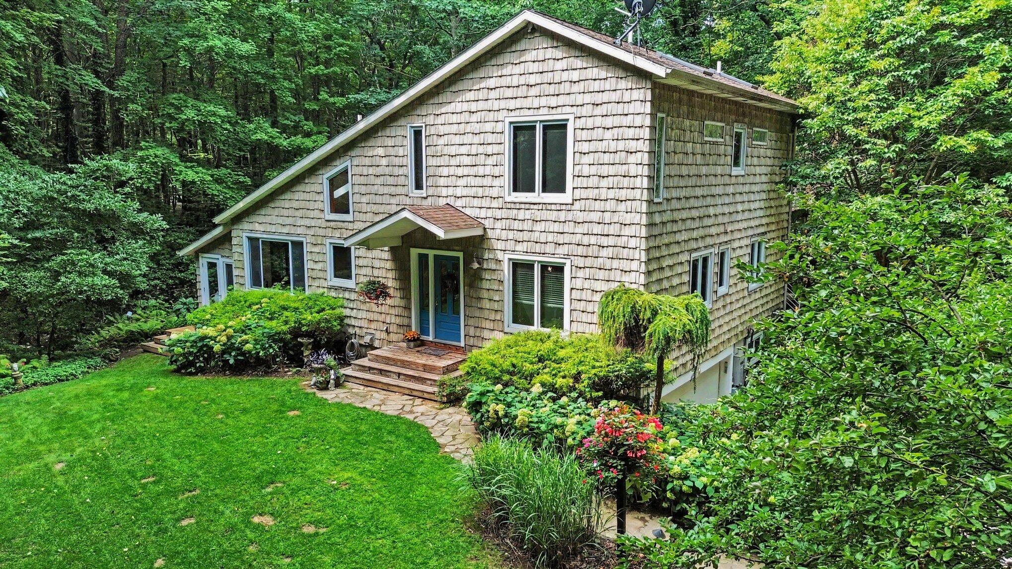 1735 N Darling Lane Fennville MI 49408