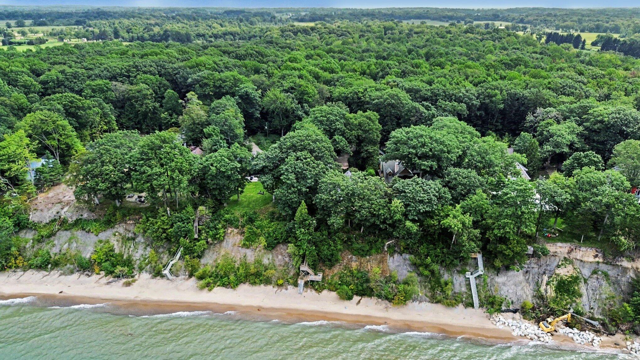 1735 N Darling Lane Fennville MI 49408