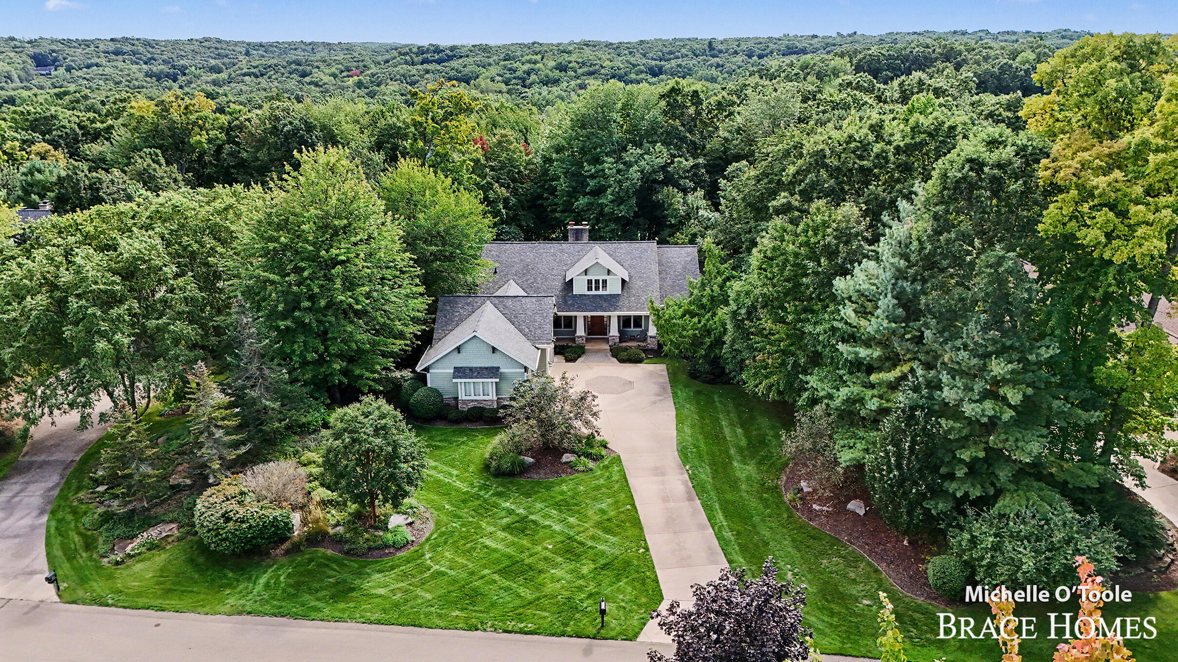 4260 S Oak Pointe Court NE Grand Rapids MI 49525