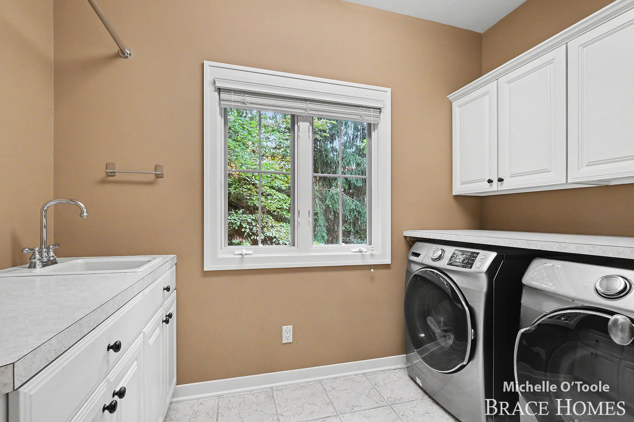 4260 S Oak Pointe Court NE Grand Rapids MI 49525