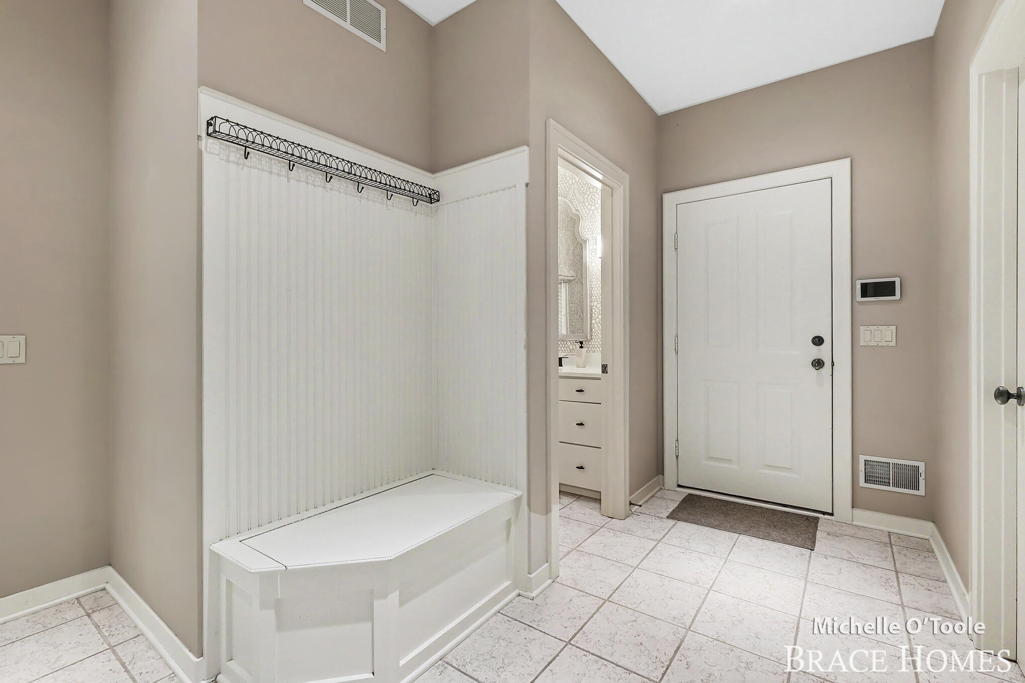 4260 S Oak Pointe Court NE Grand Rapids MI 49525
