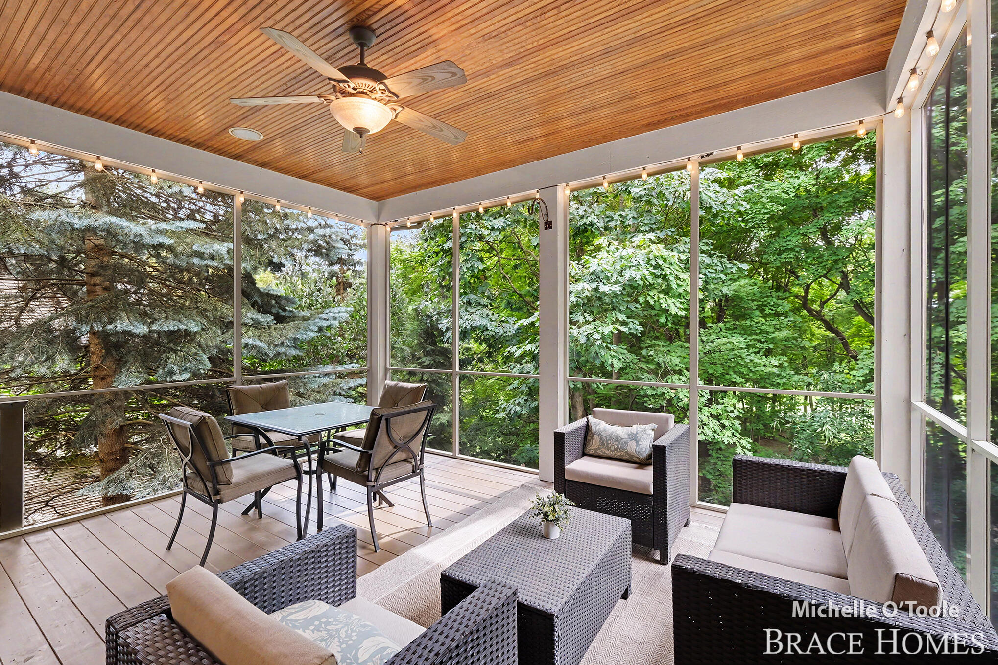 4260 S Oak Pointe Court NE Grand Rapids MI 49525