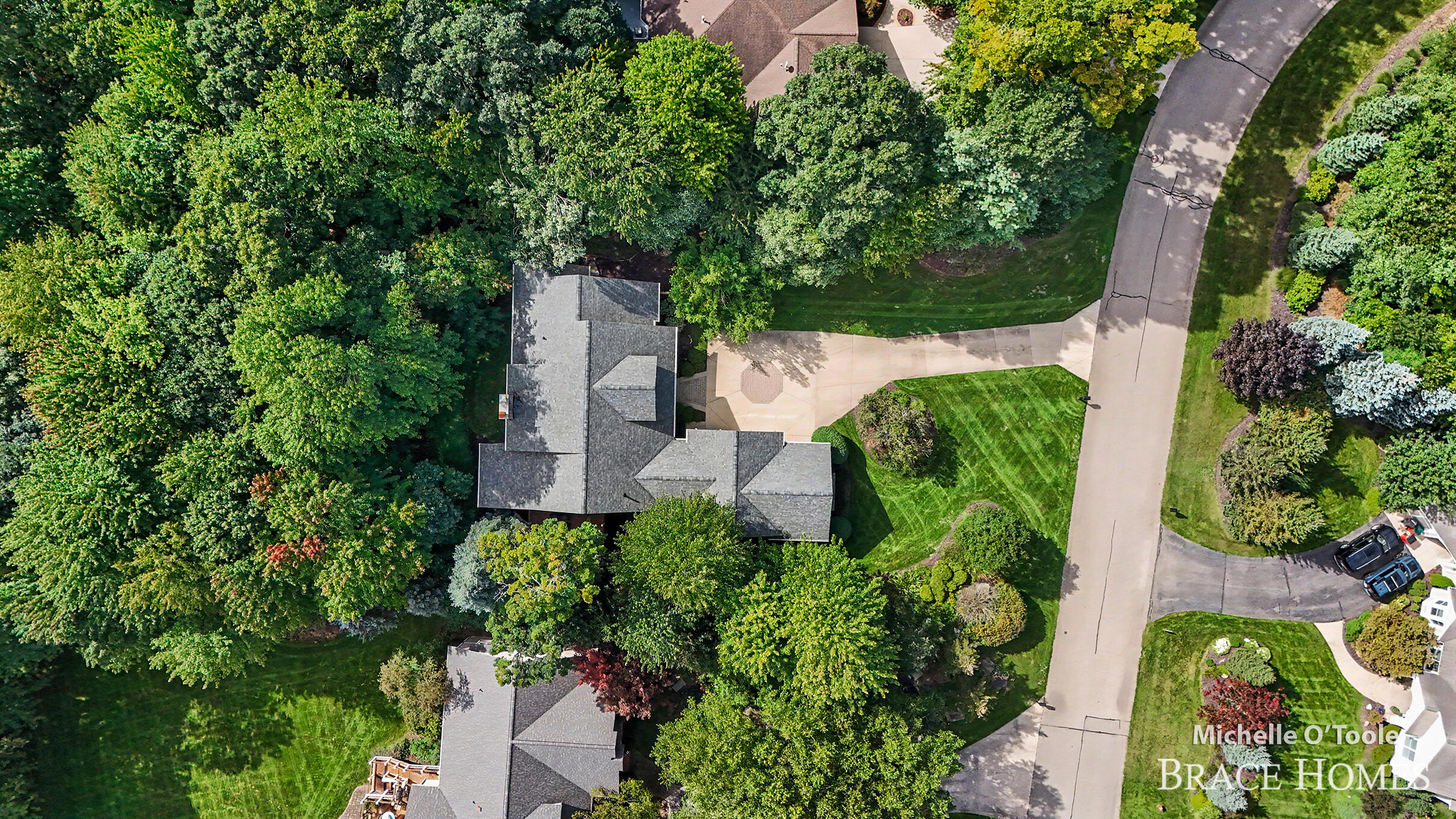 4260 S Oak Pointe Court NE Grand Rapids MI 49525