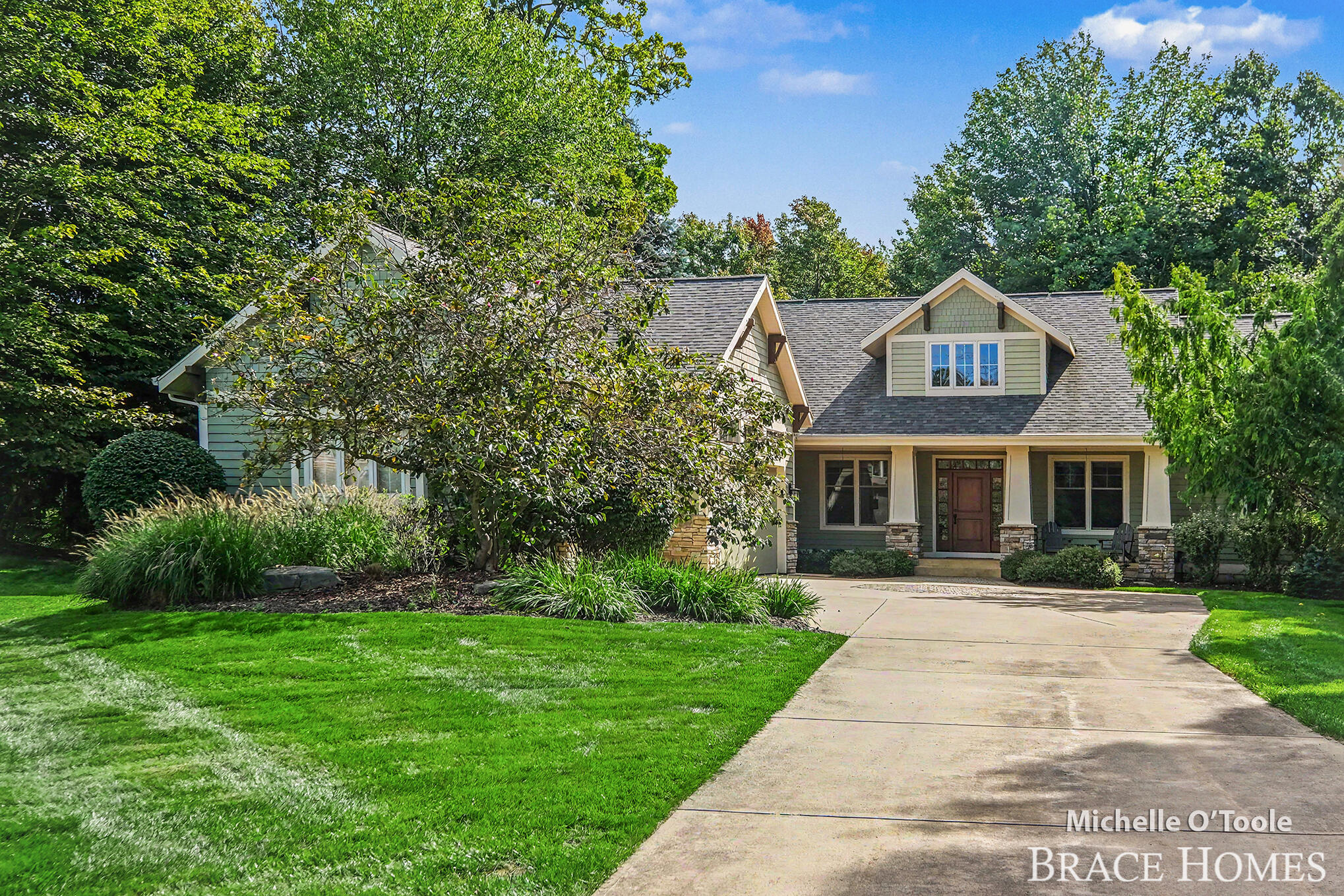 4260 S Oak Pointe Court NE Grand Rapids MI 49525