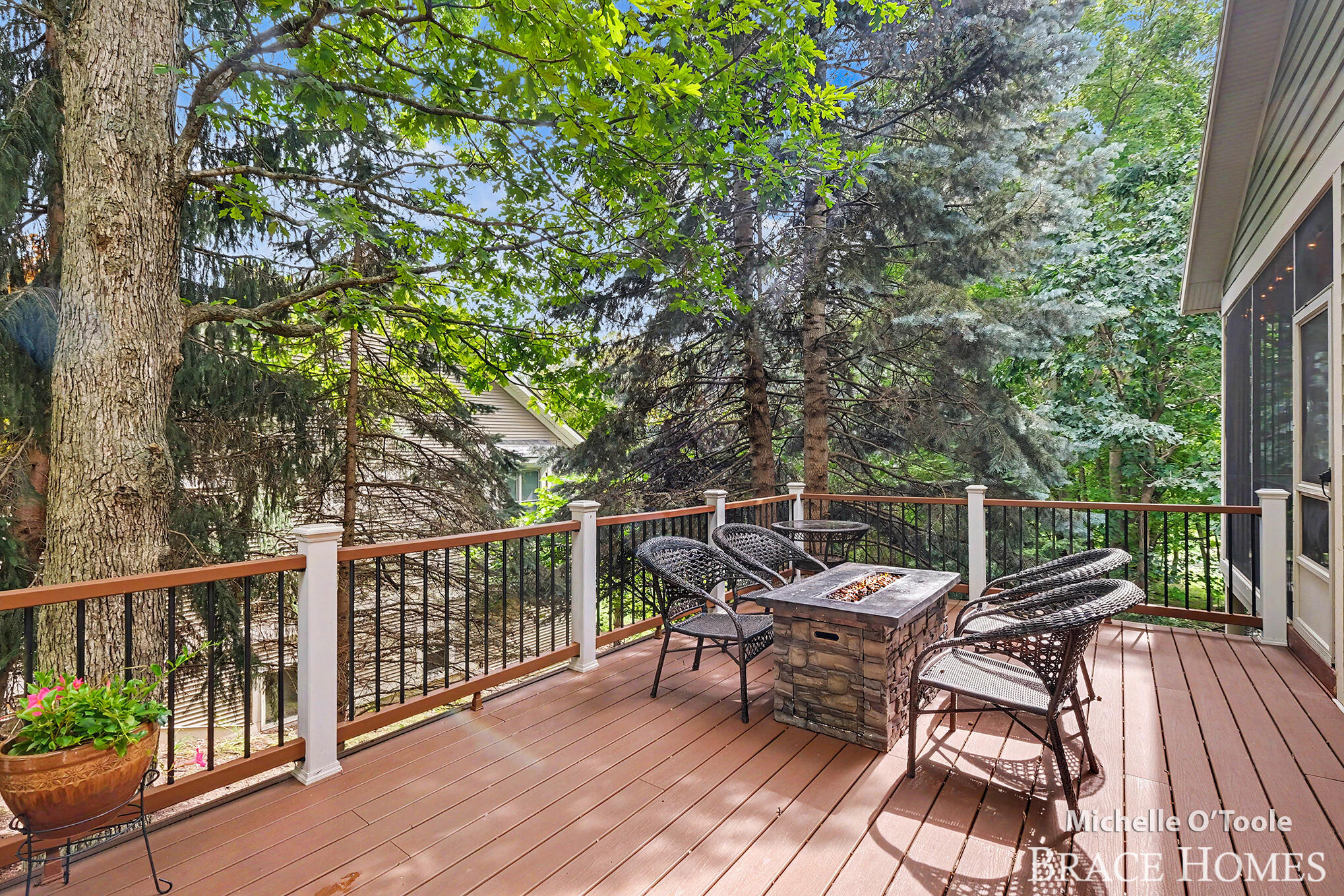 4260 S Oak Pointe Court NE Grand Rapids MI 49525
