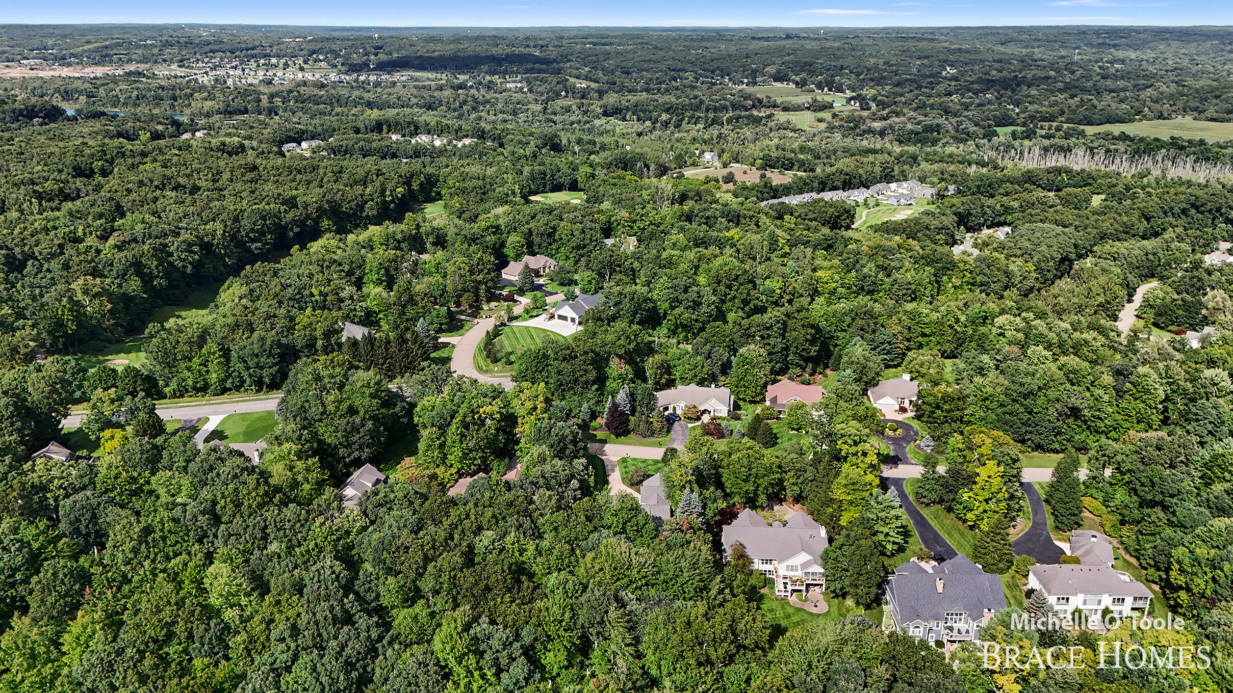4260 S Oak Pointe Court NE Grand Rapids MI 49525