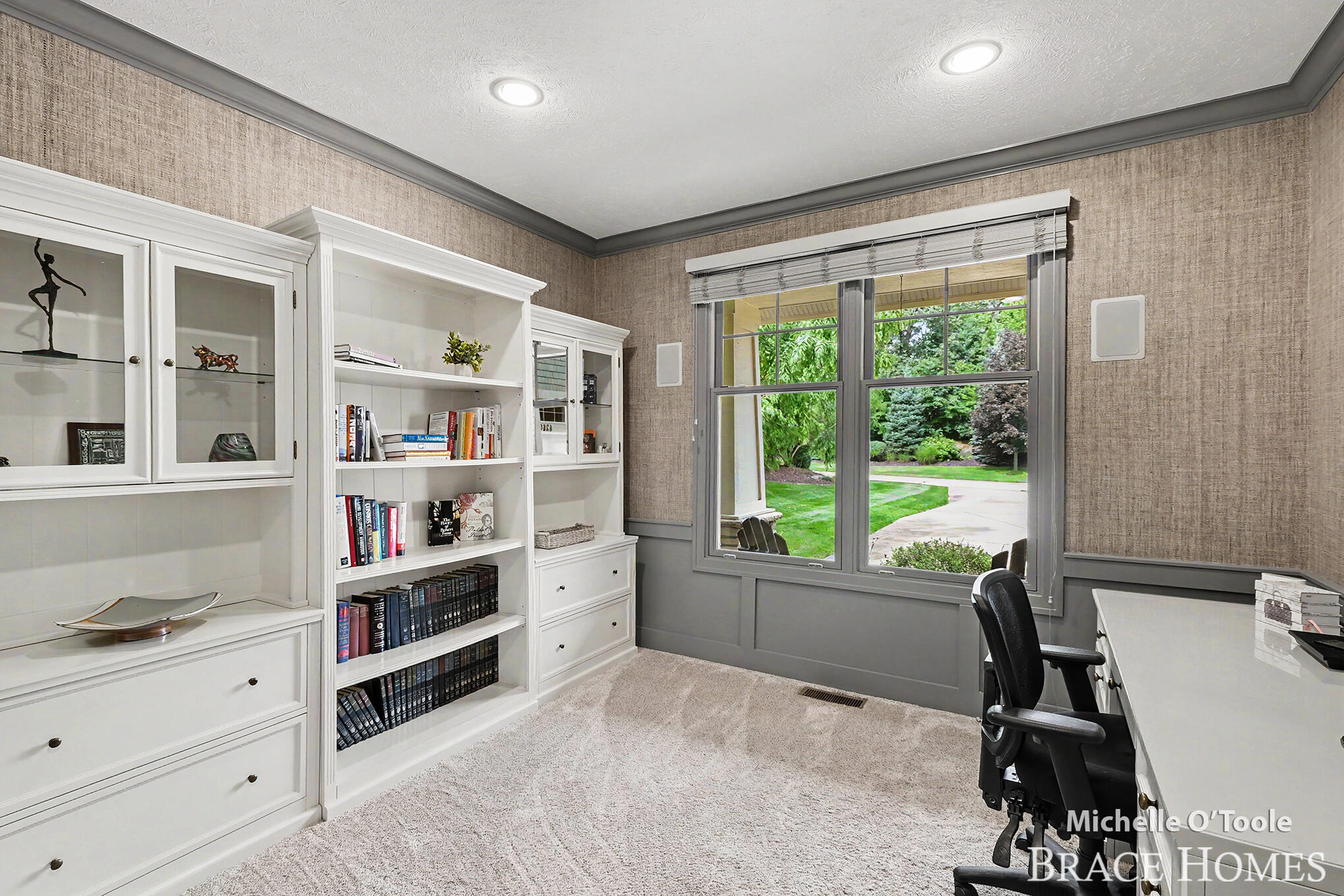 4260 S Oak Pointe Court NE Grand Rapids MI 49525