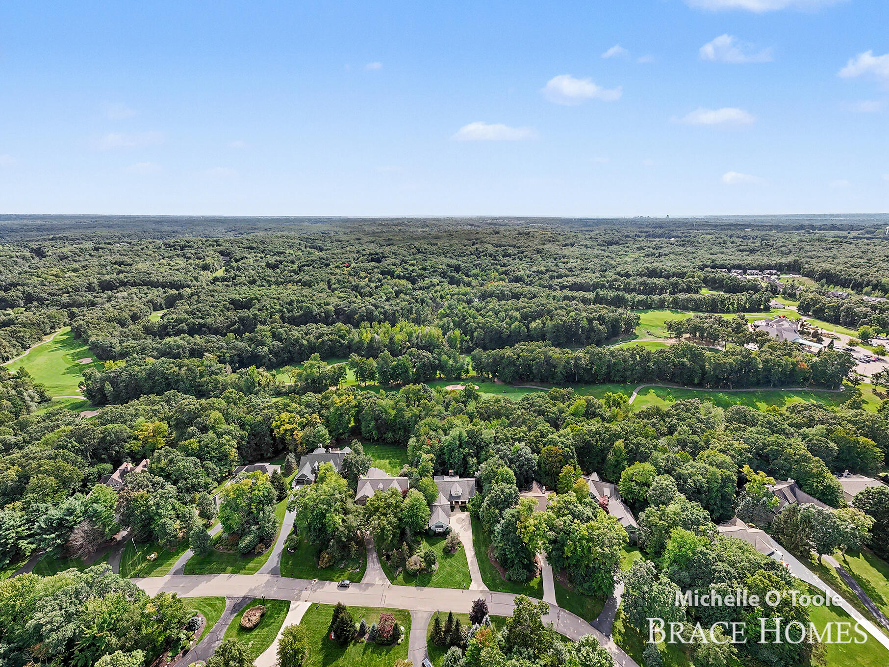4260 S Oak Pointe Court NE Grand Rapids MI 49525