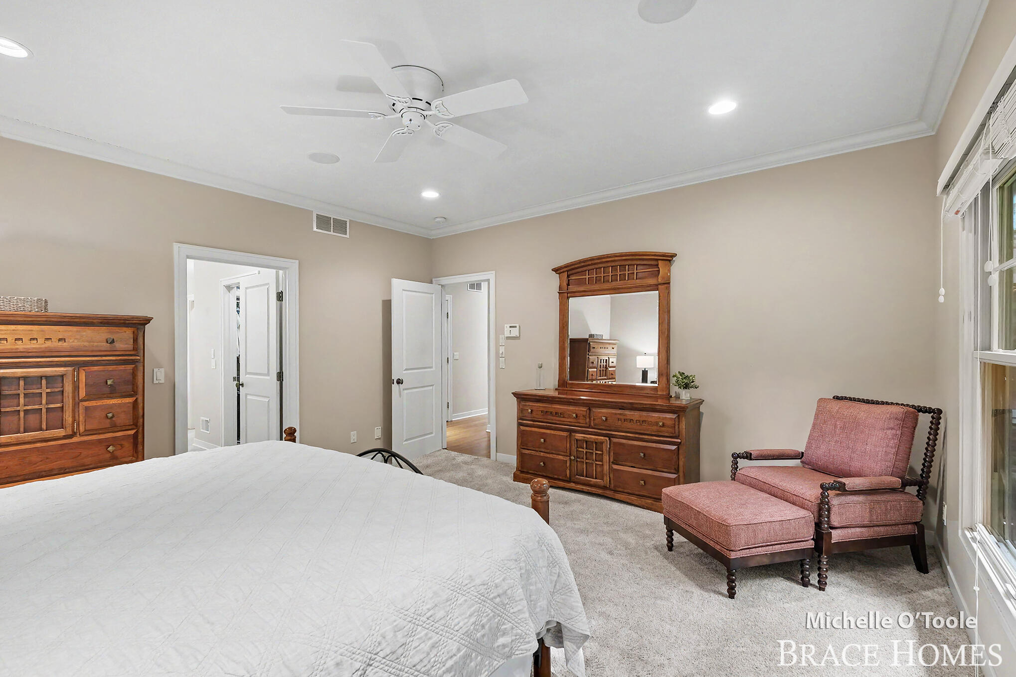 4260 S Oak Pointe Court NE Grand Rapids MI 49525
