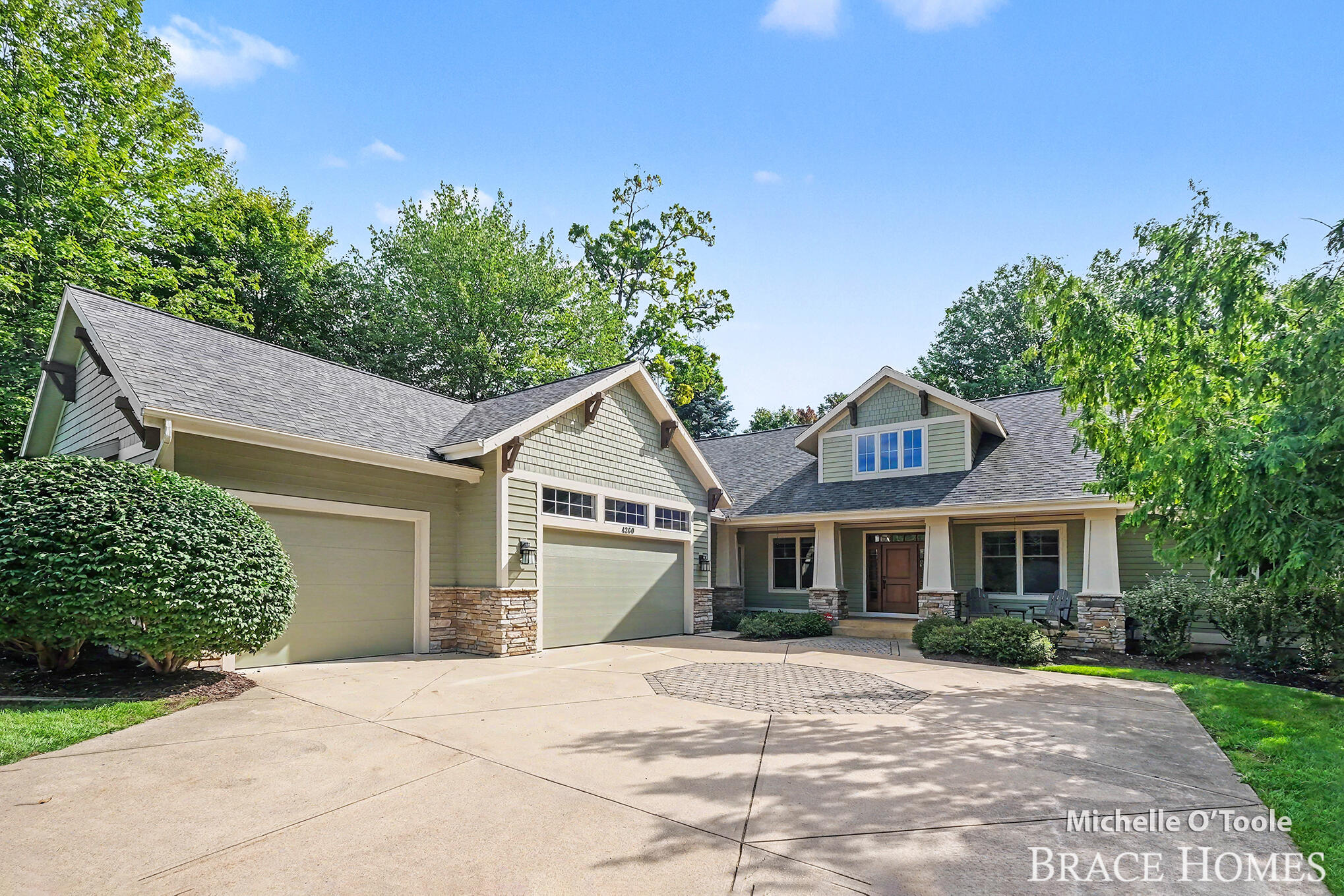 4260 S Oak Pointe Court NE Grand Rapids MI 49525