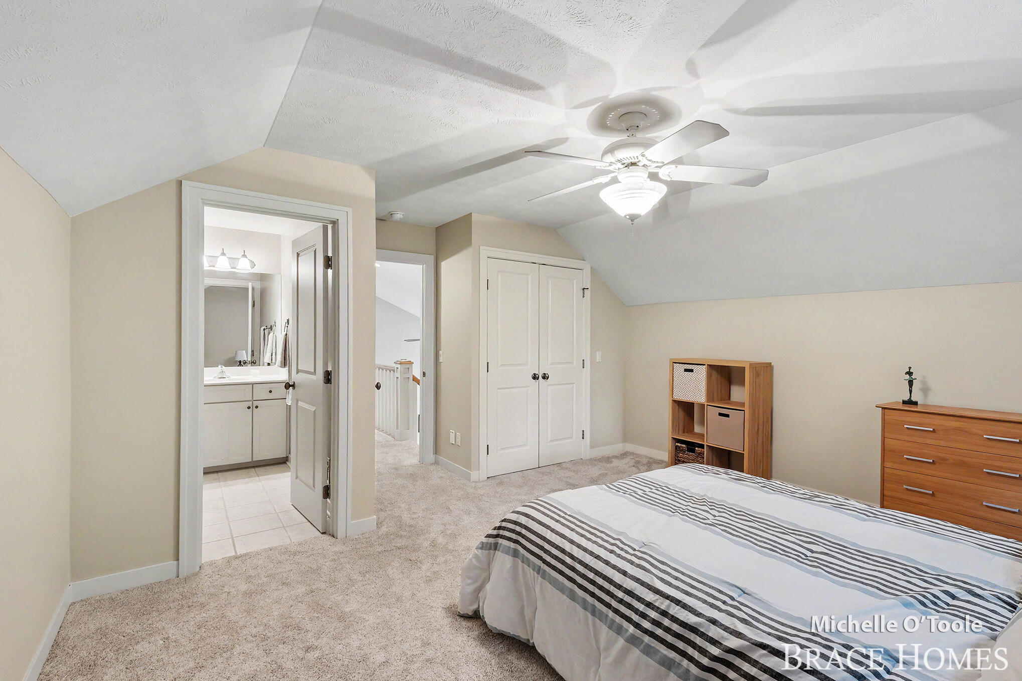 4260 S Oak Pointe Court NE Grand Rapids MI 49525