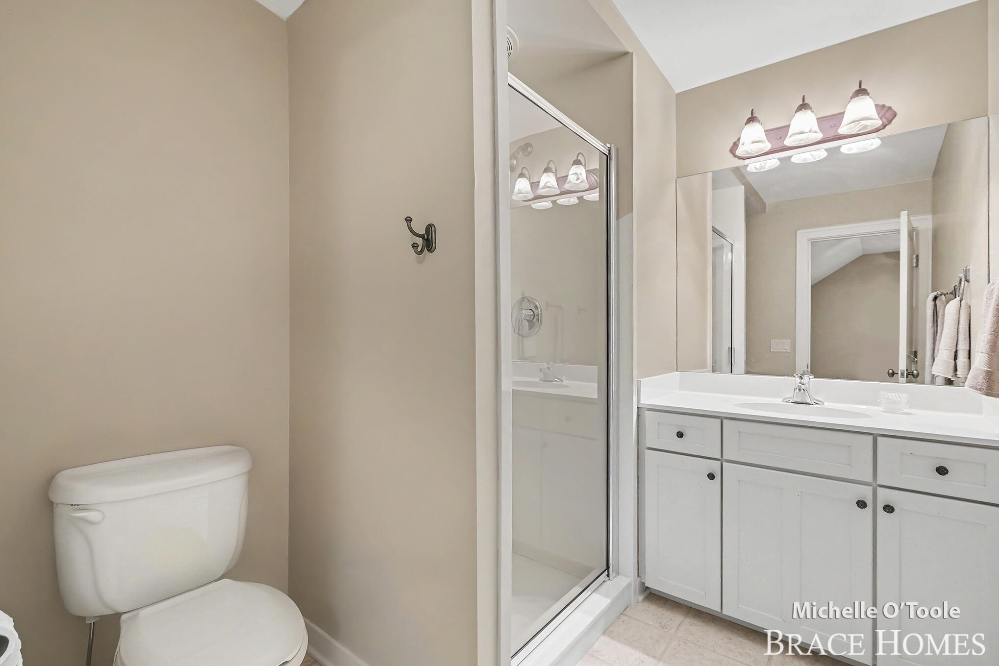 4260 S Oak Pointe Court NE Grand Rapids MI 49525
