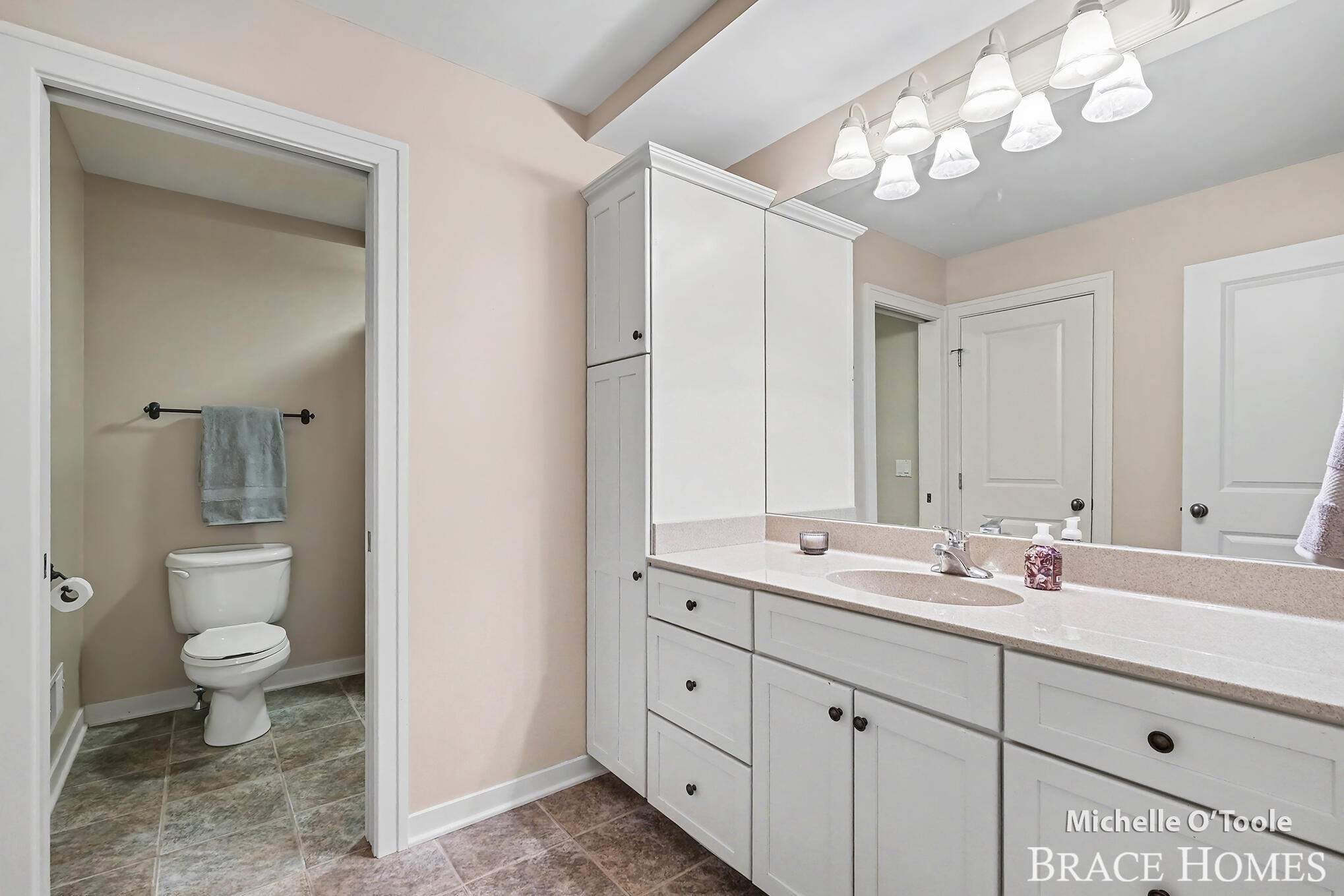 4260 S Oak Pointe Court NE Grand Rapids MI 49525