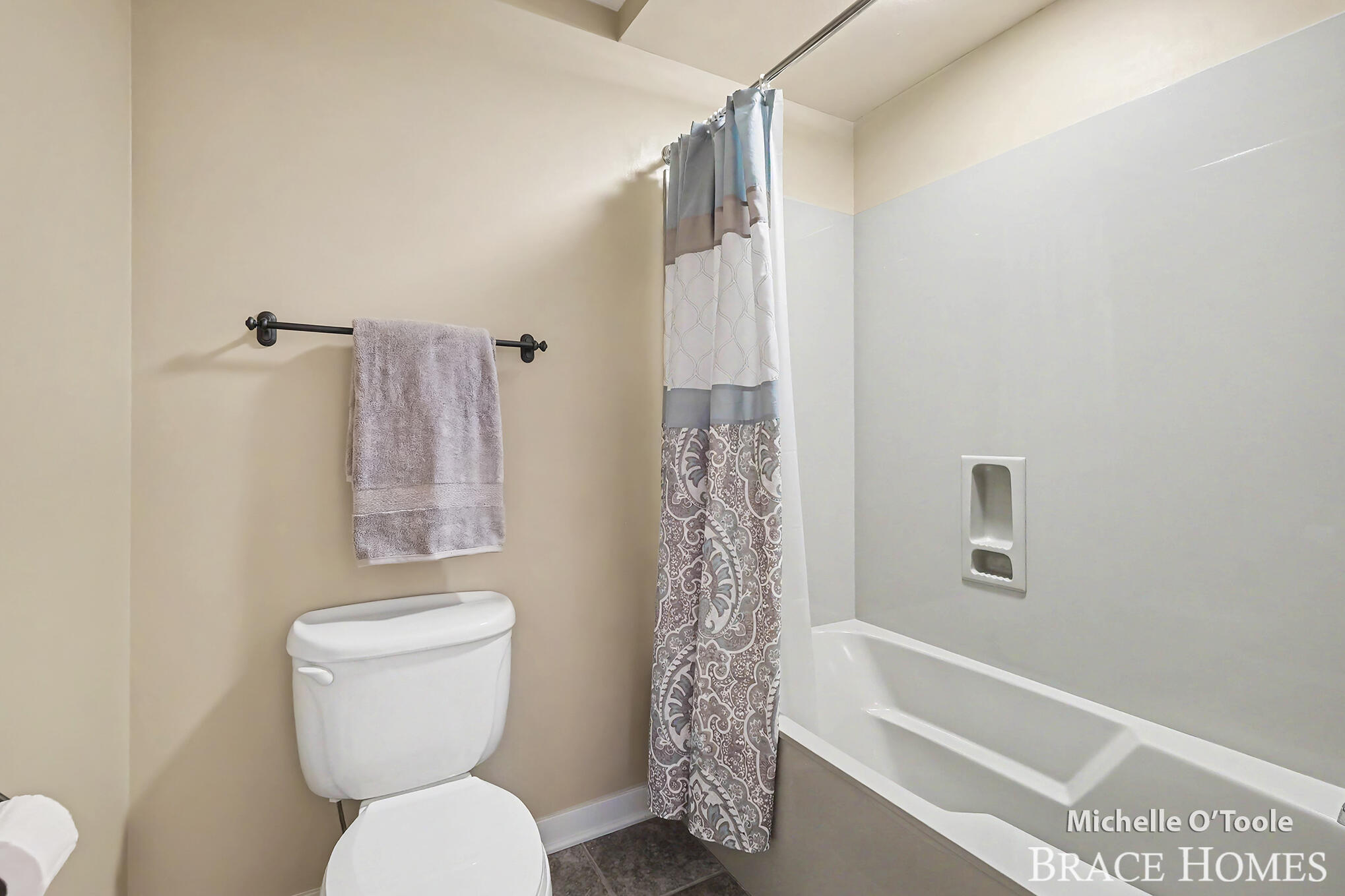 4260 S Oak Pointe Court NE Grand Rapids MI 49525