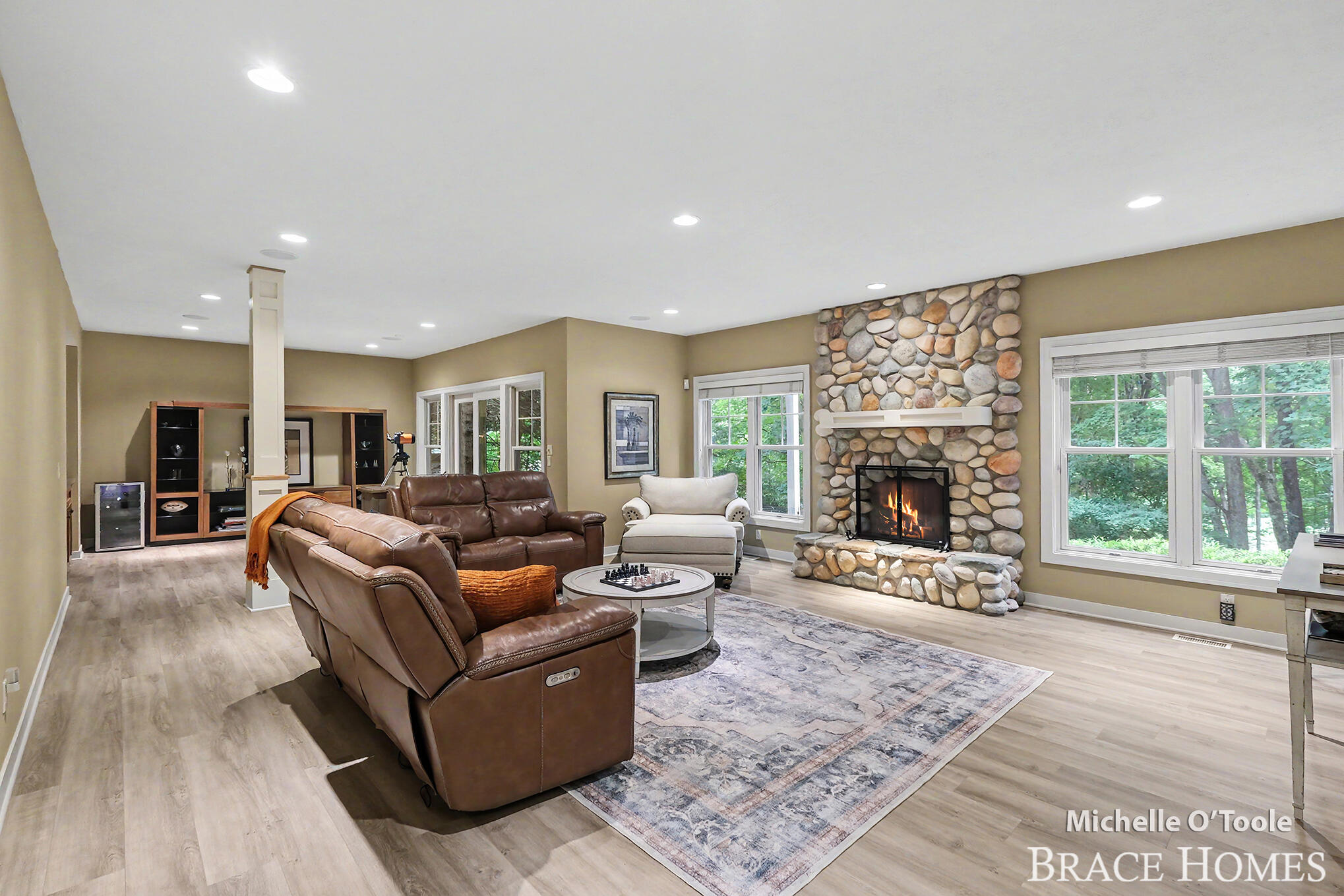 4260 S Oak Pointe Court NE Grand Rapids MI 49525