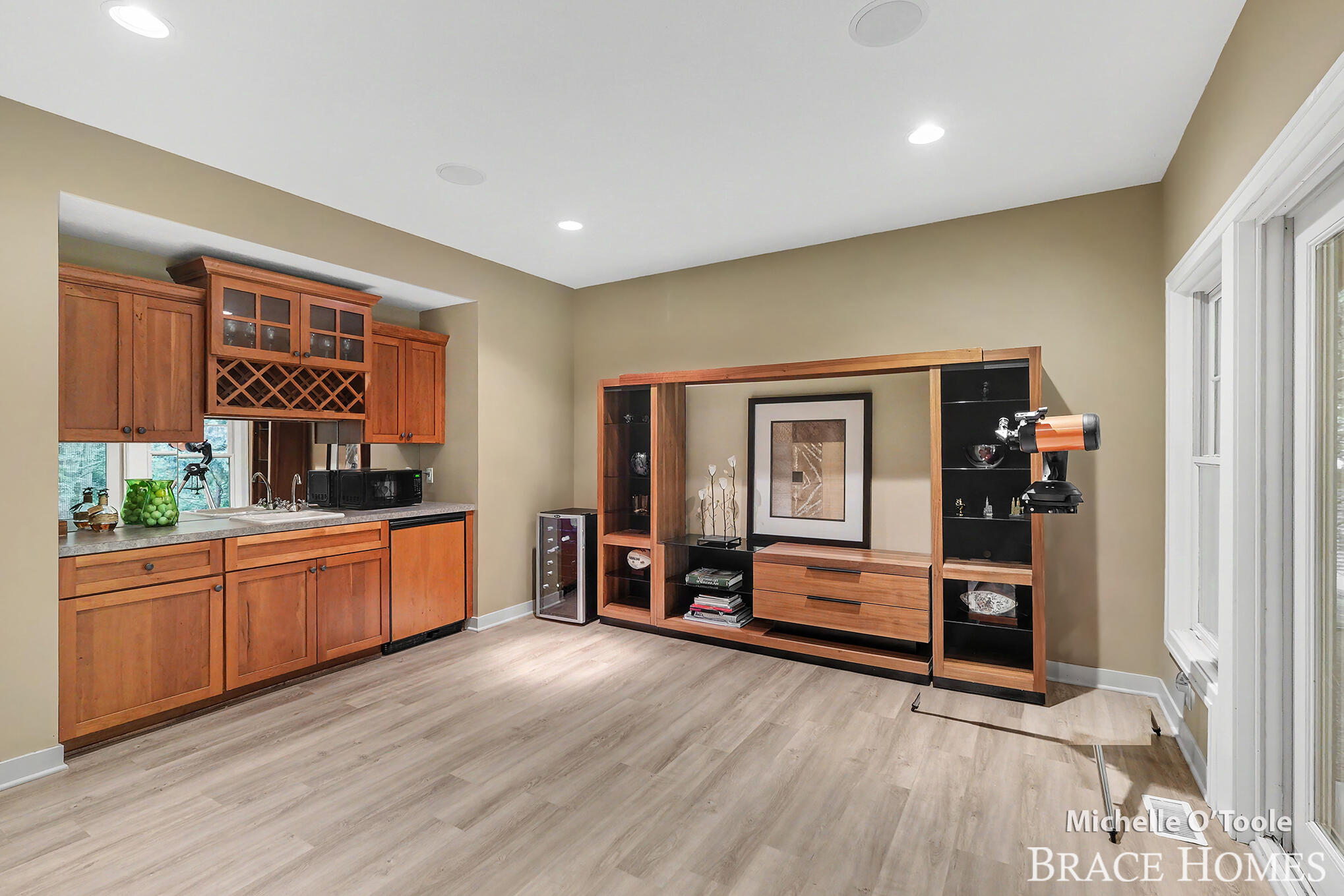 4260 S Oak Pointe Court NE Grand Rapids MI 49525