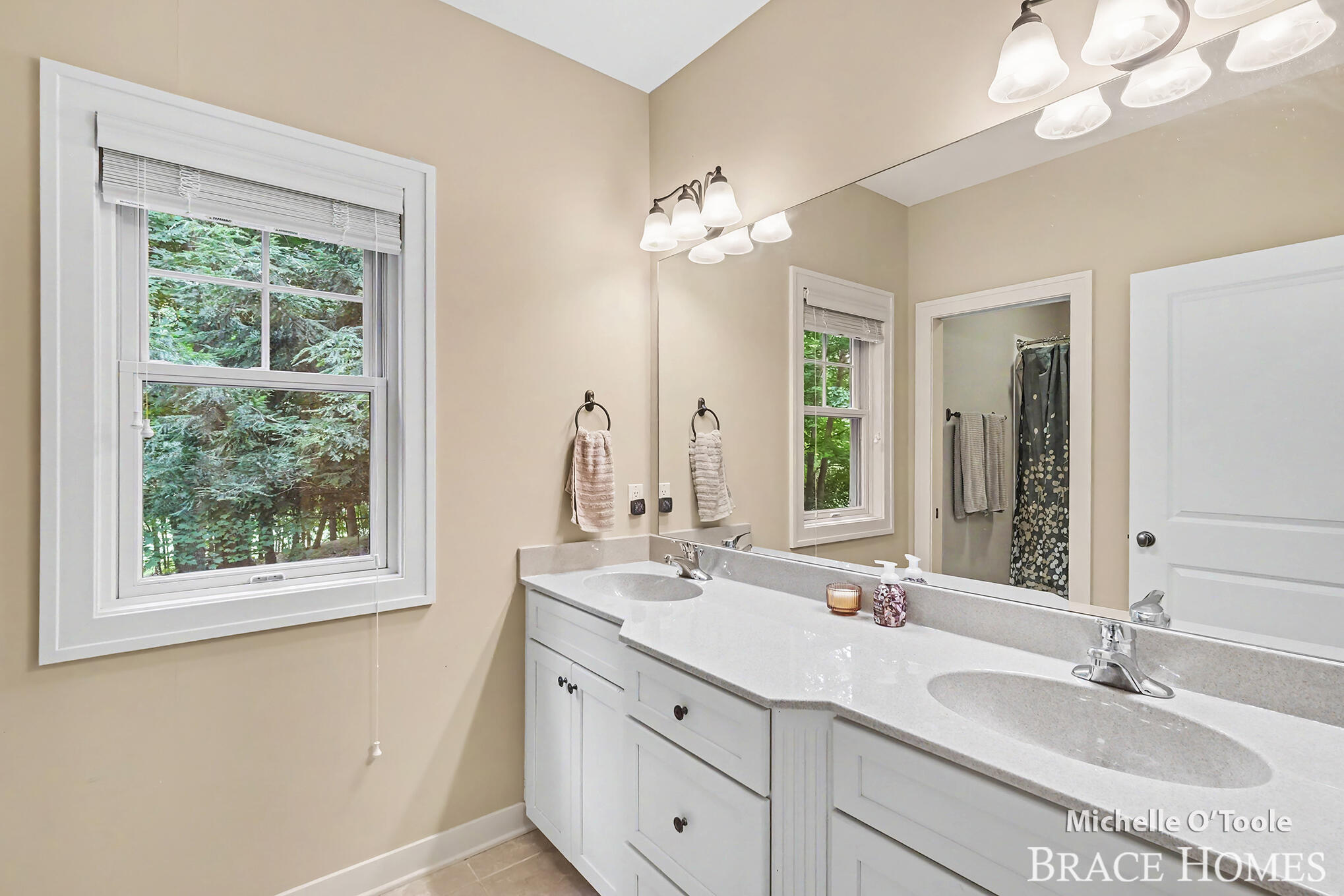 4260 S Oak Pointe Court NE Grand Rapids MI 49525