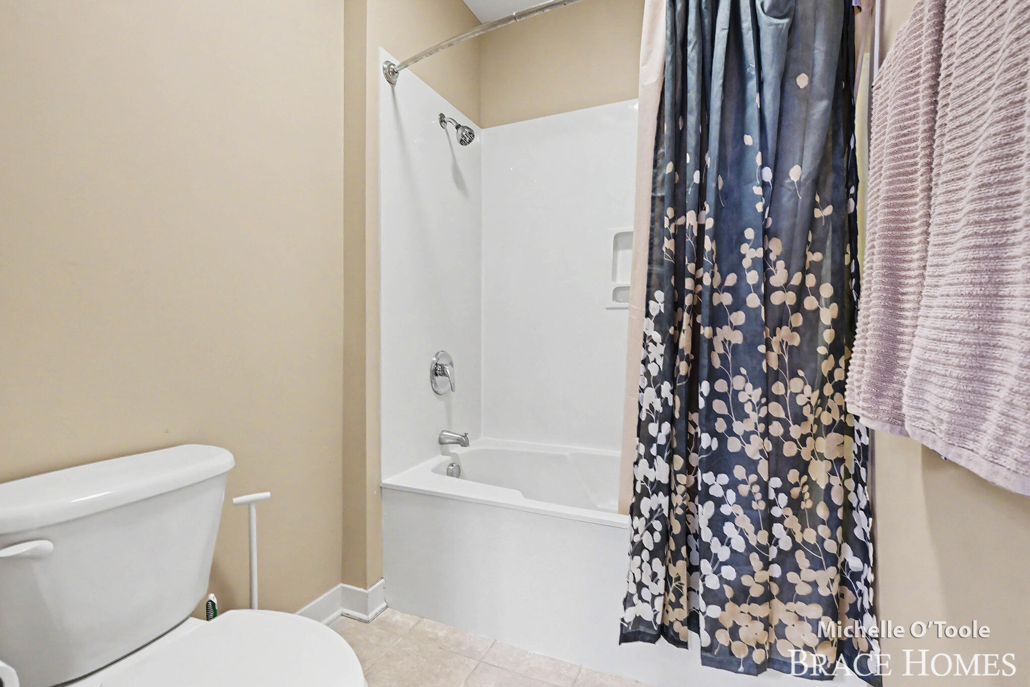 4260 S Oak Pointe Court NE Grand Rapids MI 49525