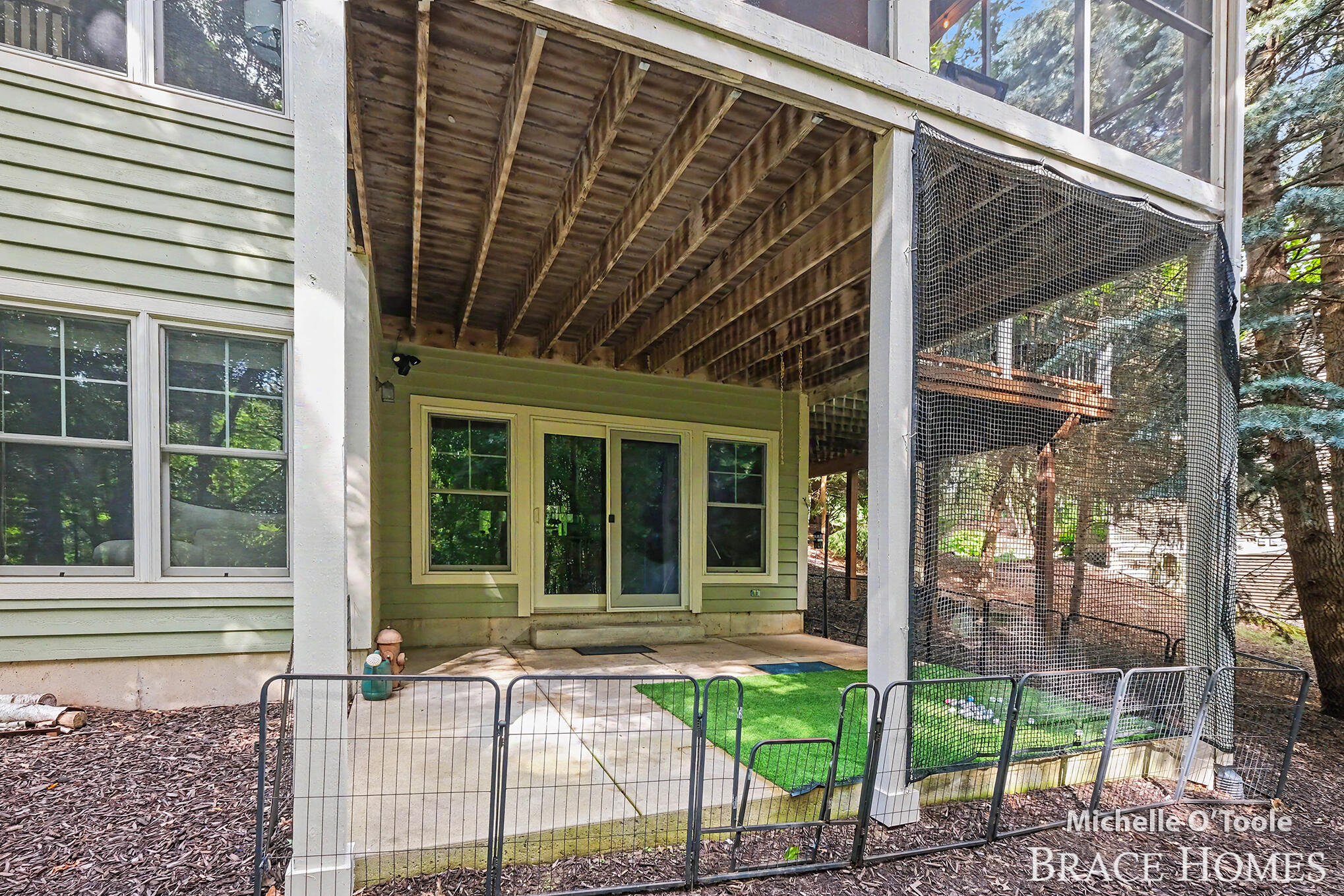 4260 S Oak Pointe Court NE Grand Rapids MI 49525