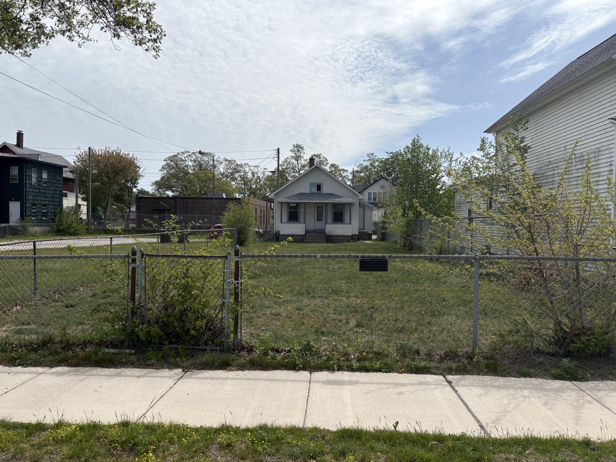 1296 Sanford Street Muskegon MI 49441