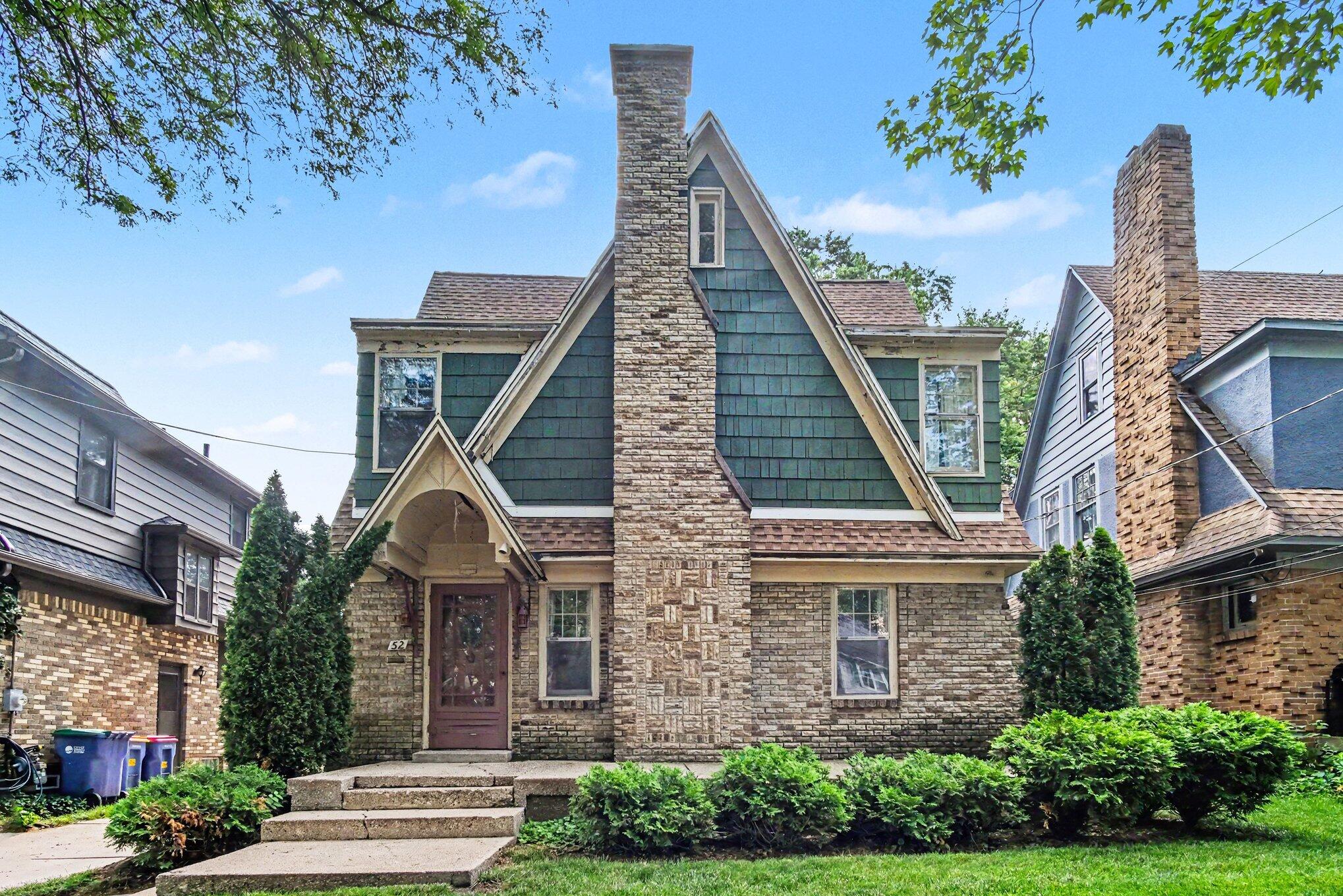 52 Baynton Avenue NE Grand Rapids MI 49503