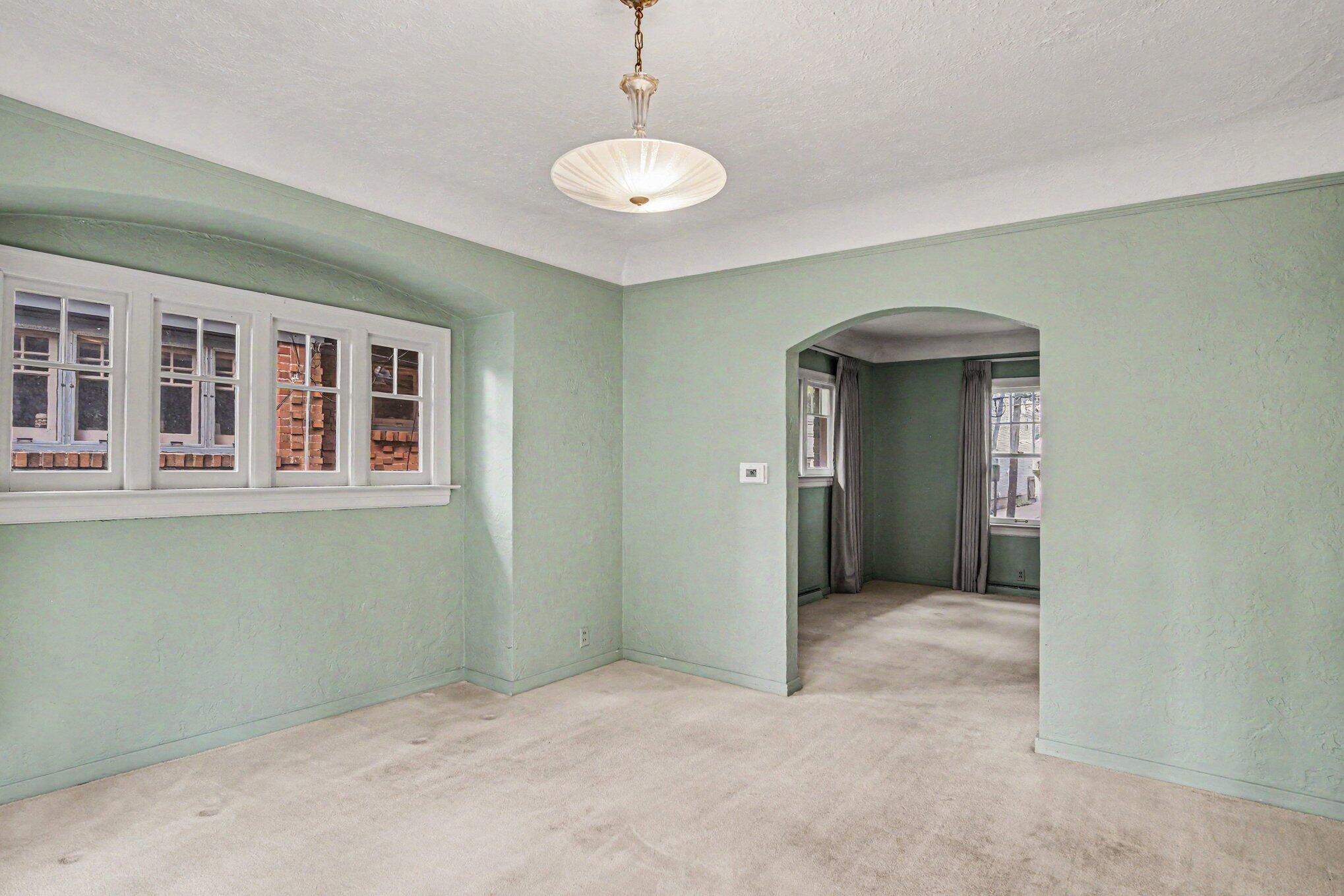52 Baynton Avenue NE Grand Rapids MI 49503