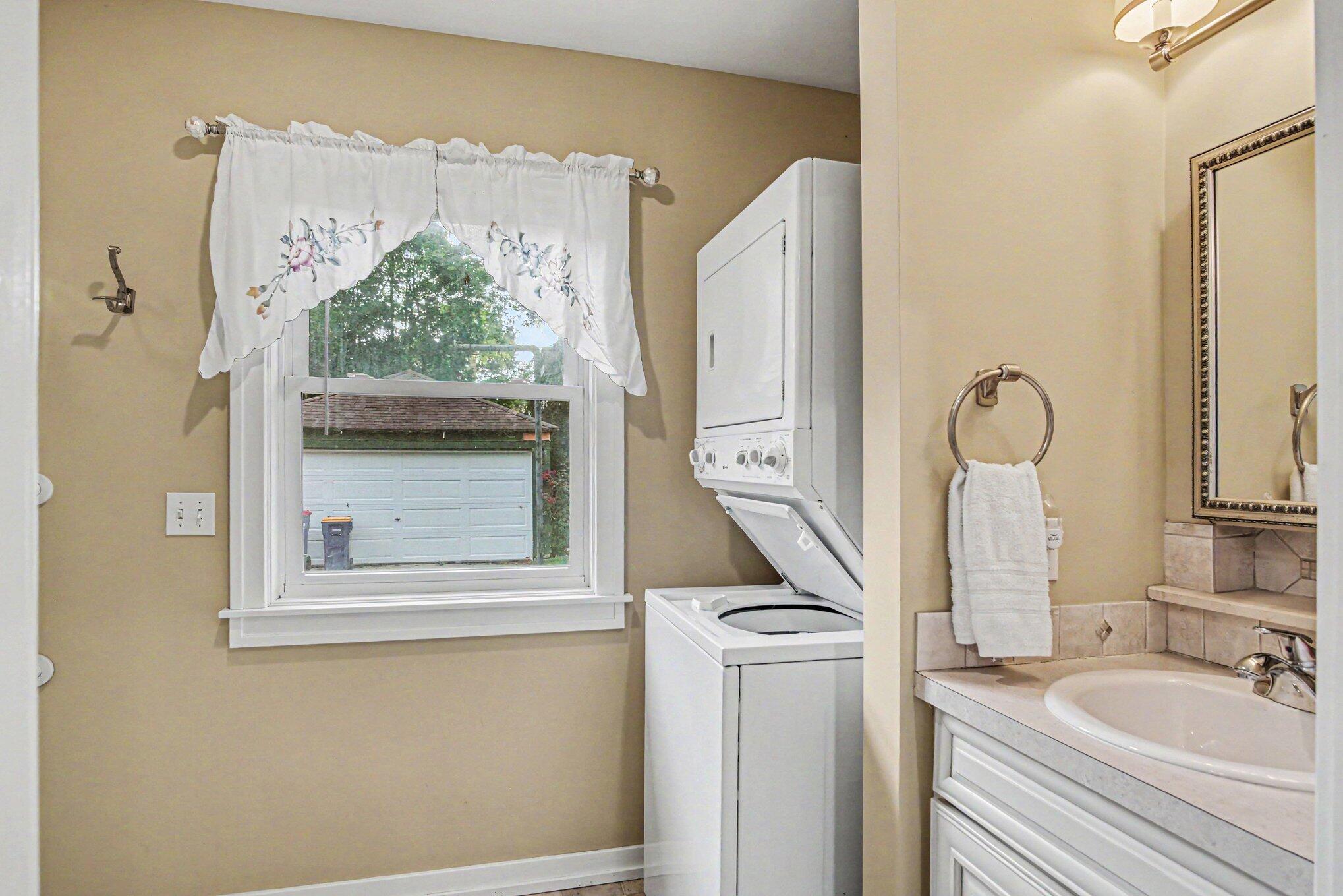 52 Baynton Avenue NE Grand Rapids MI 49503