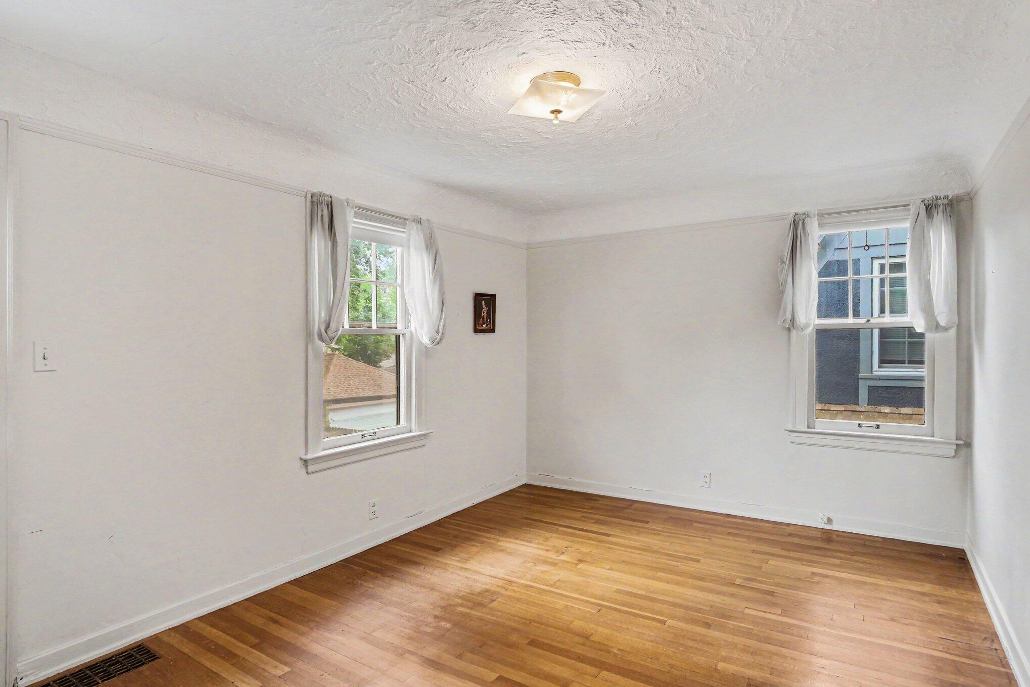 52 Baynton Avenue NE Grand Rapids MI 49503