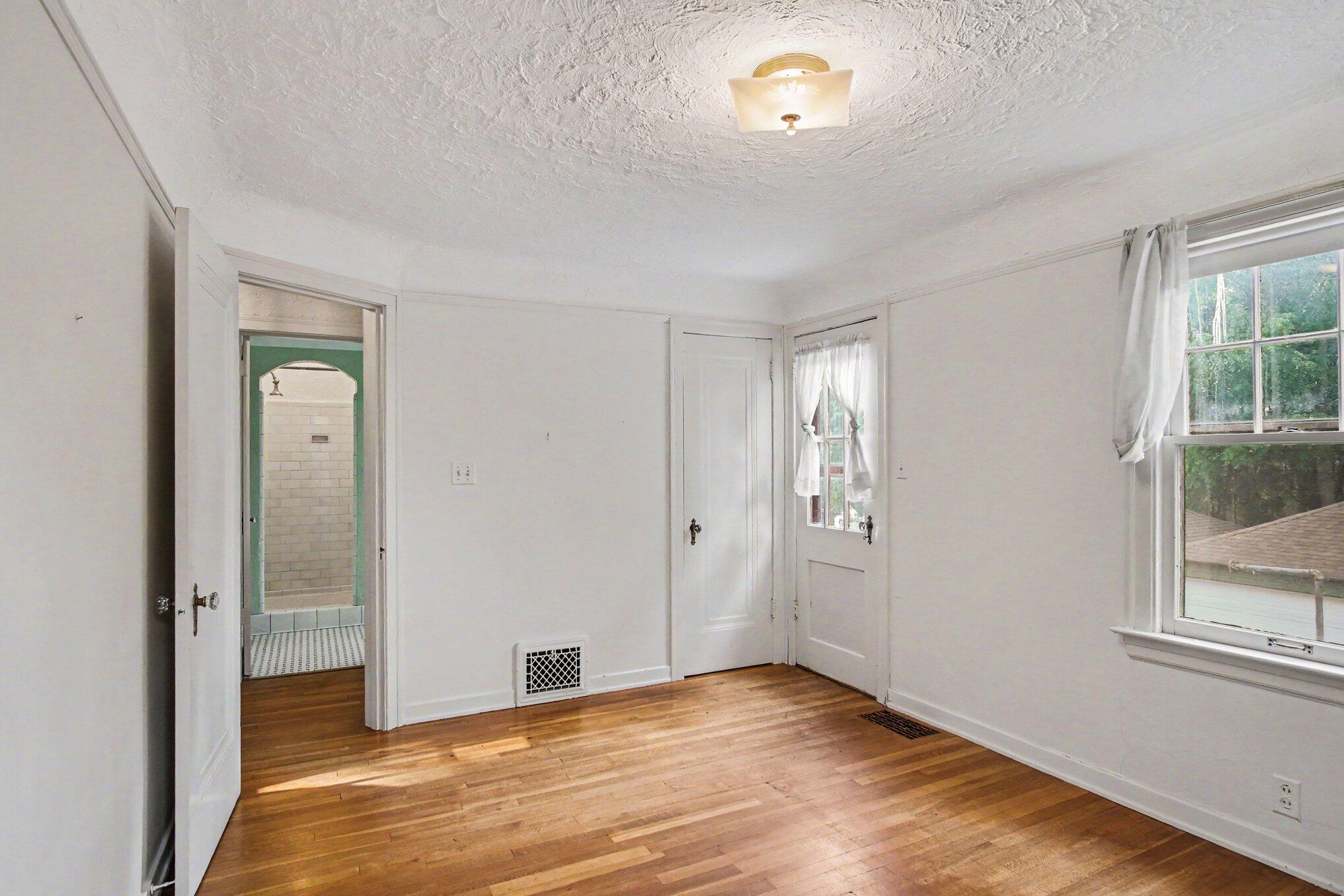 52 Baynton Avenue NE Grand Rapids MI 49503
