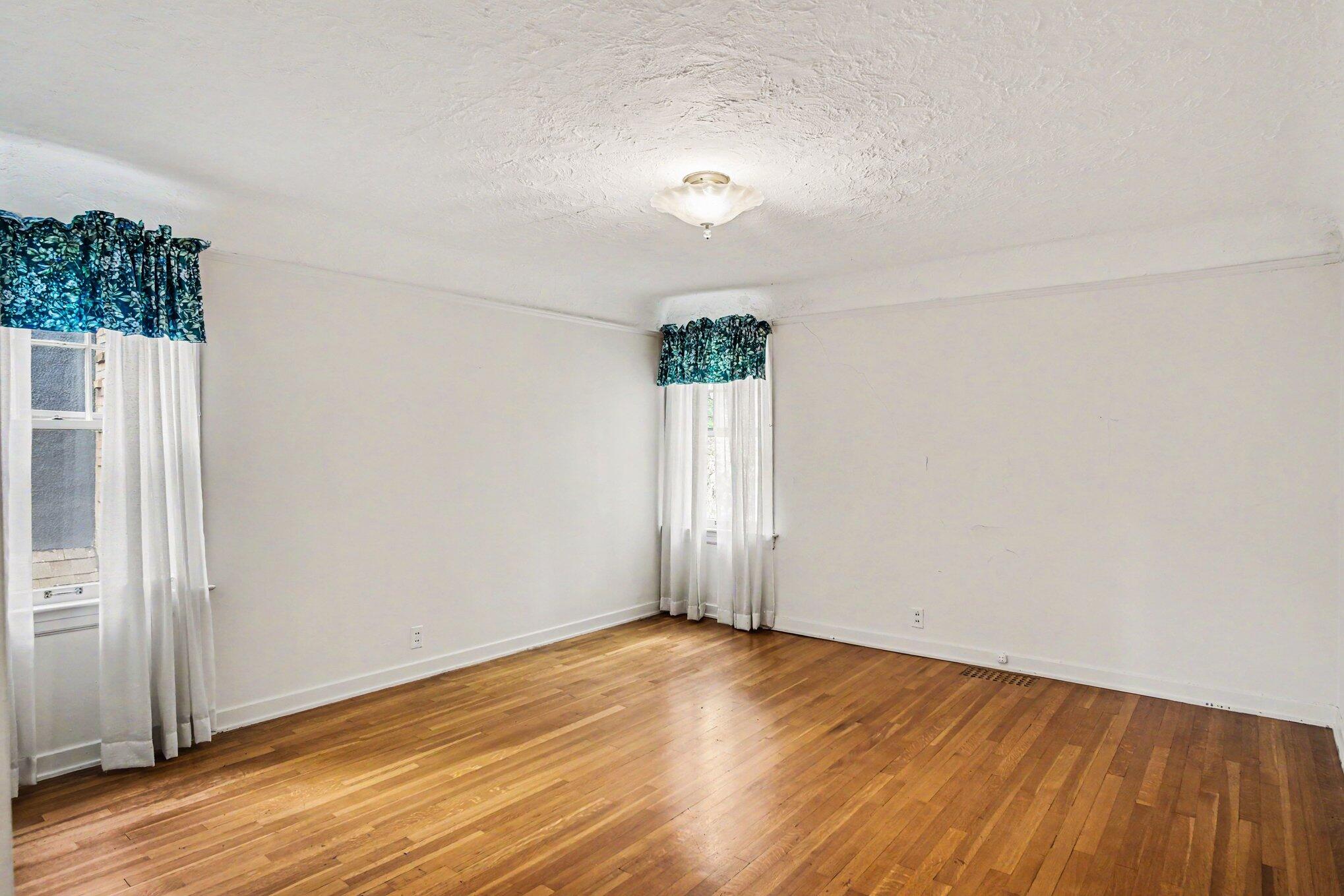 52 Baynton Avenue NE Grand Rapids MI 49503