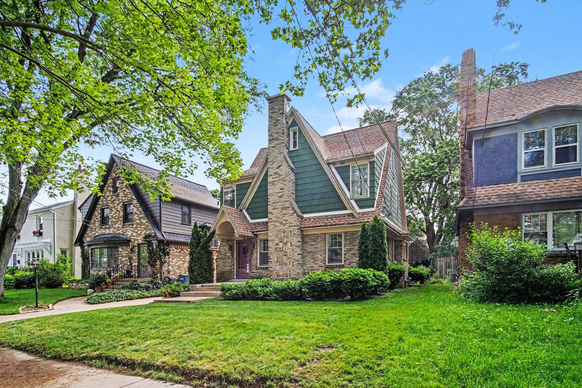 52 Baynton Avenue NE Grand Rapids MI 49503