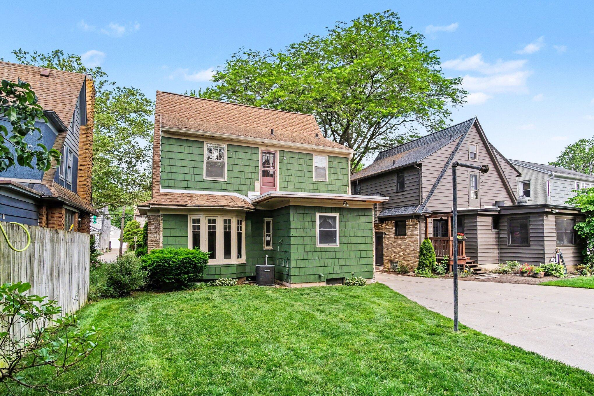 52 Baynton Avenue NE Grand Rapids MI 49503
