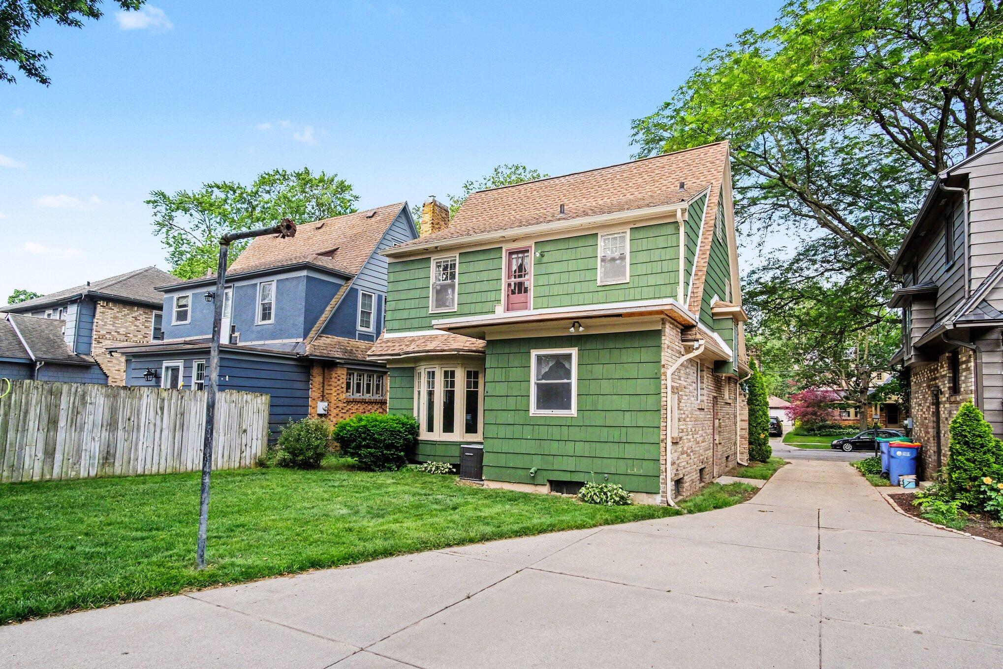 52 Baynton Avenue NE Grand Rapids MI 49503