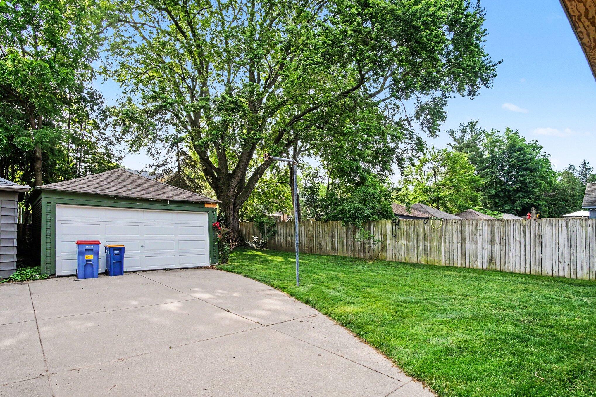 52 Baynton Avenue NE Grand Rapids MI 49503