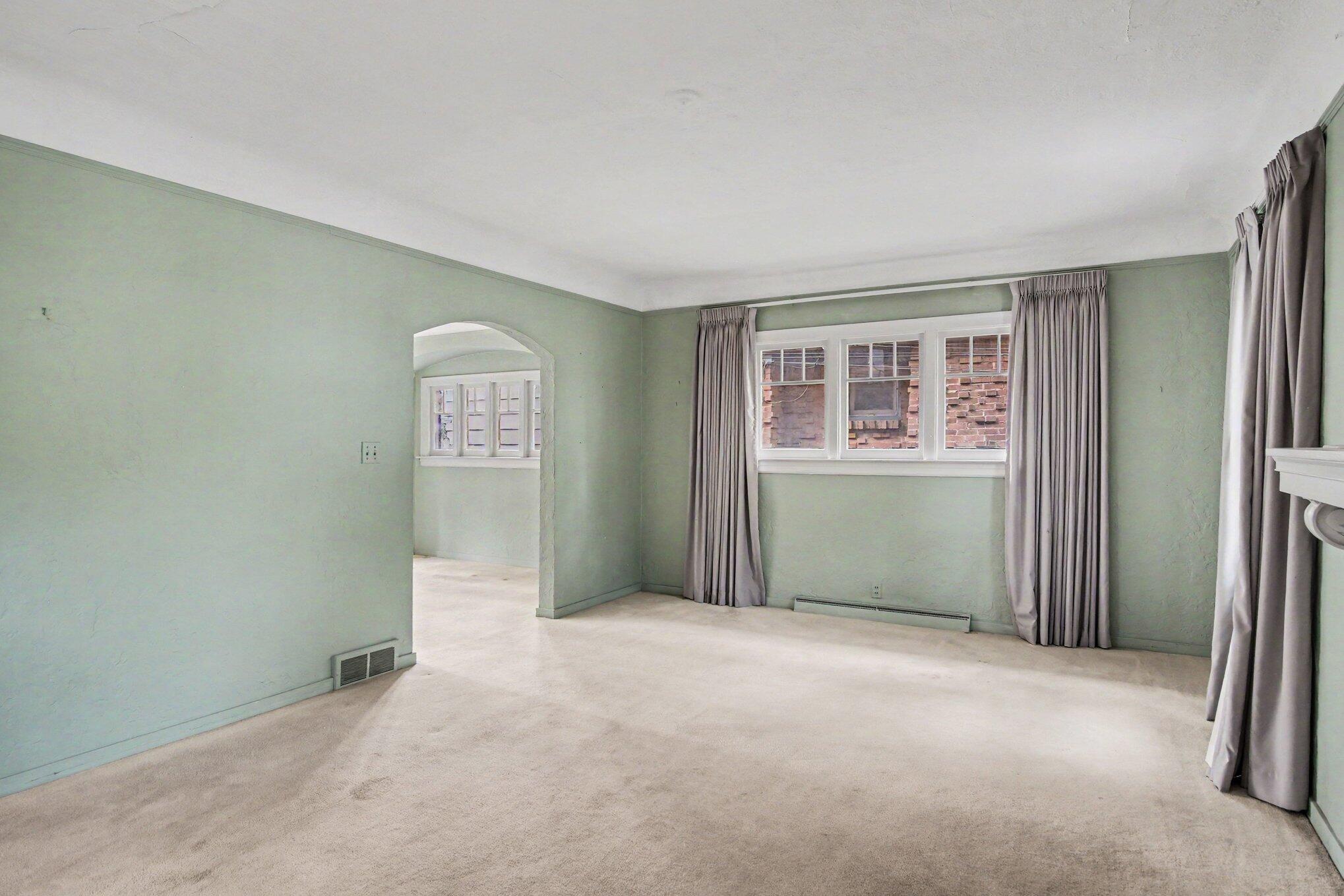 52 Baynton Avenue NE Grand Rapids MI 49503