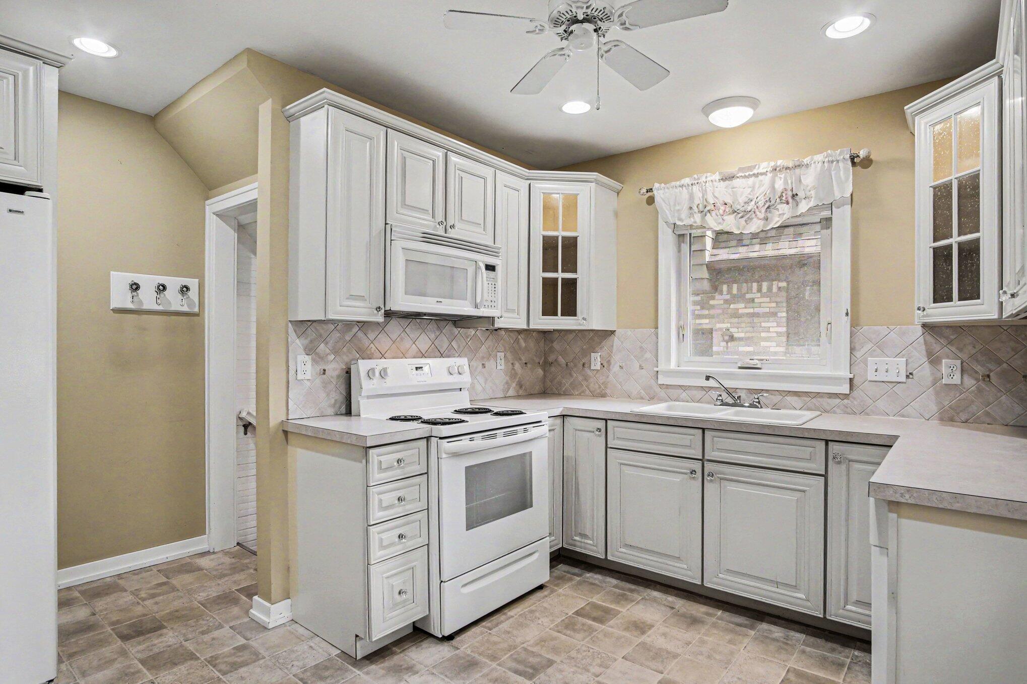 52 Baynton Avenue NE Grand Rapids MI 49503