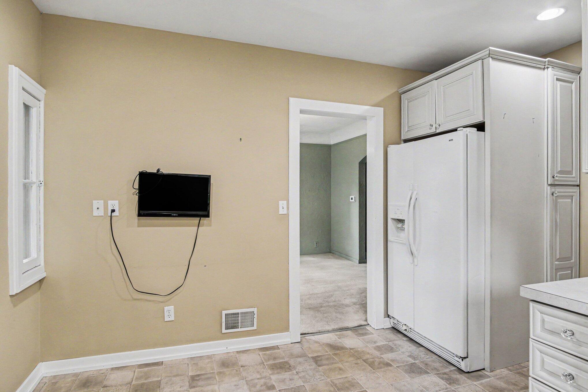52 Baynton Avenue NE Grand Rapids MI 49503
