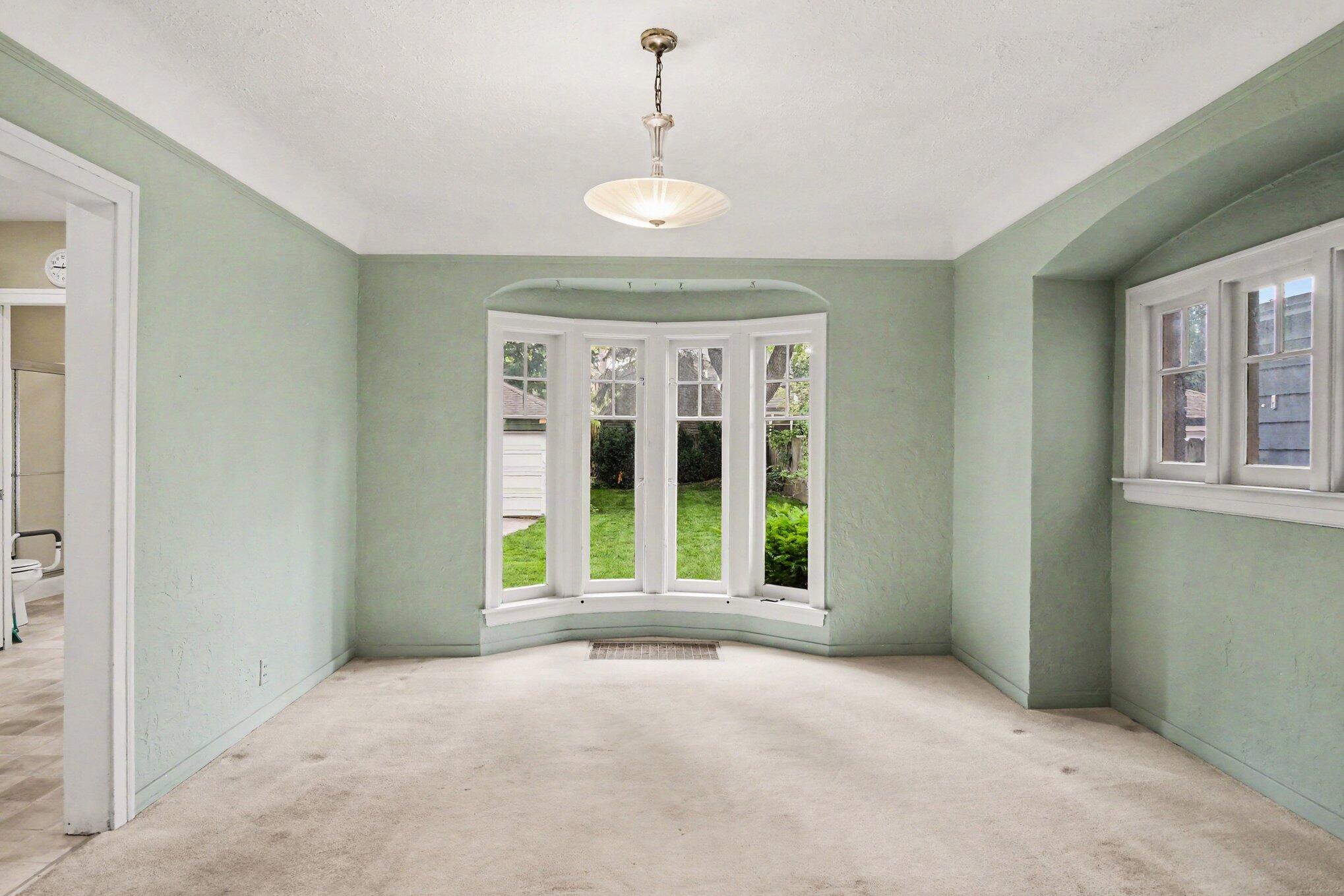52 Baynton Avenue NE Grand Rapids MI 49503