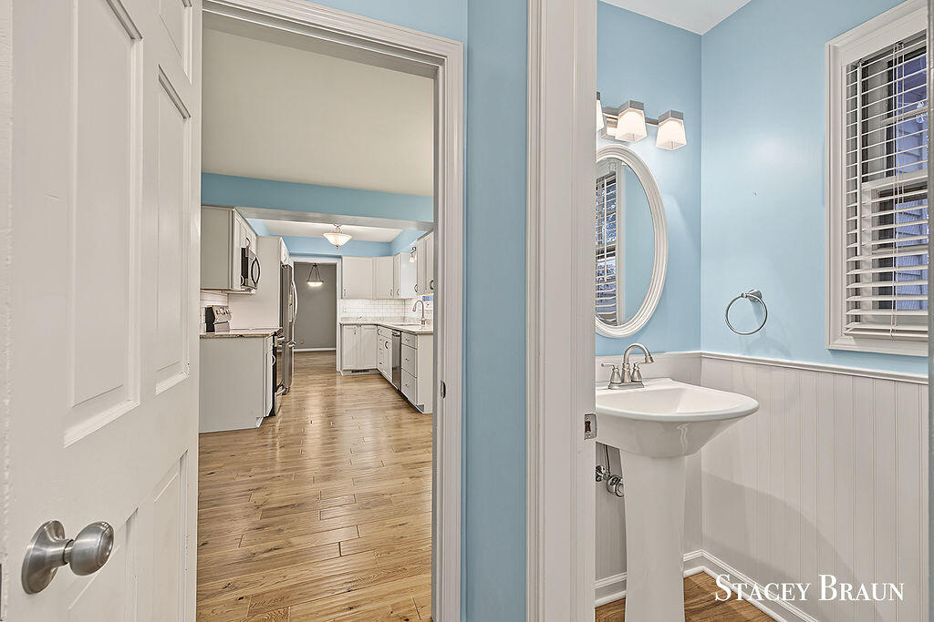 2165 SE Shawnee Drive SE Grand Rapids MI 49506