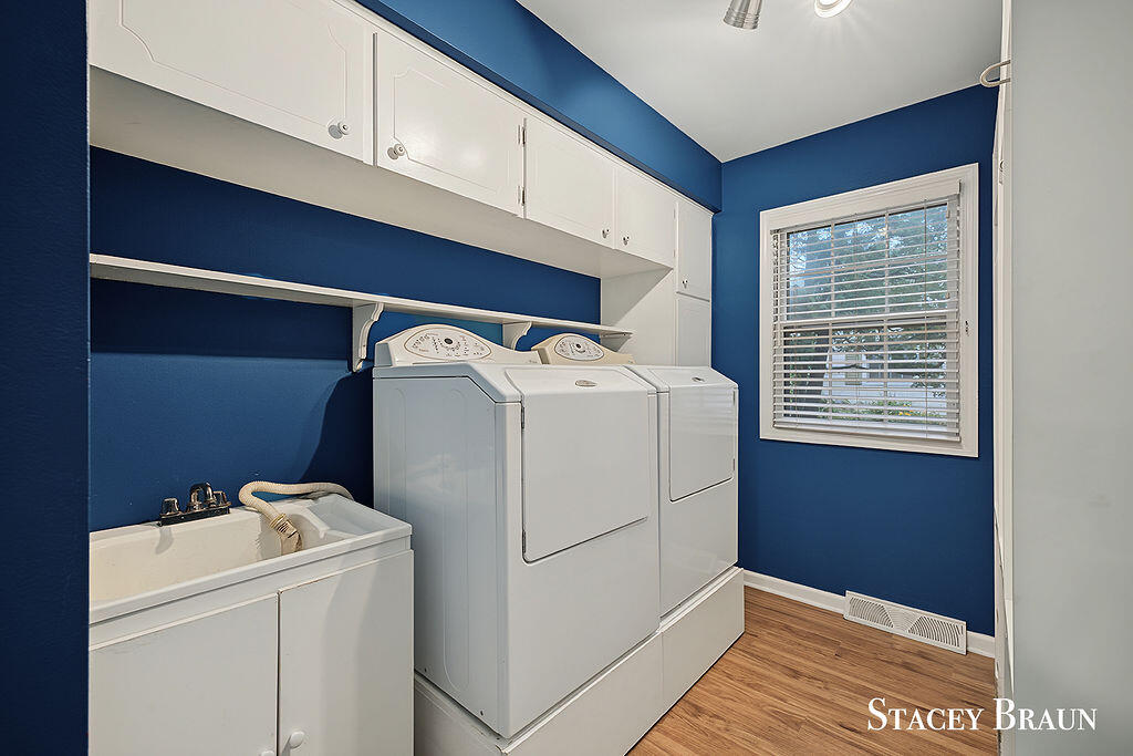 2165 SE Shawnee Drive SE Grand Rapids MI 49506