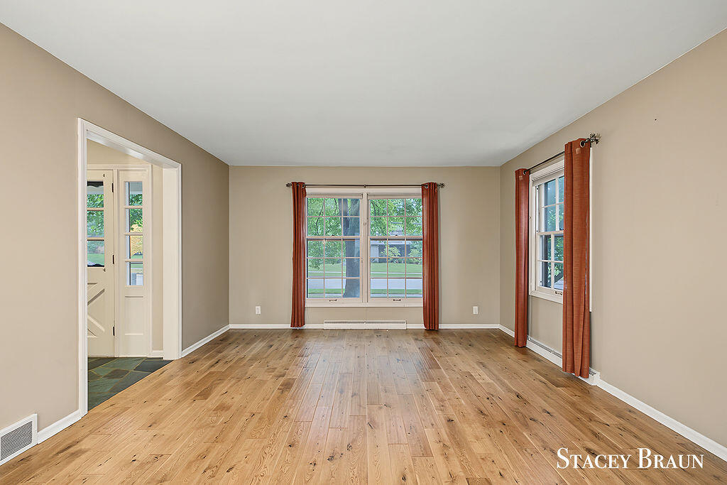 2165 SE Shawnee Drive SE Grand Rapids MI 49506