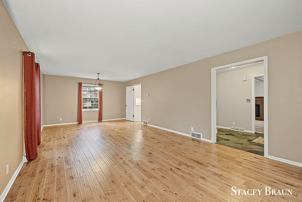 2165 SE Shawnee Drive SE Grand Rapids MI 49506